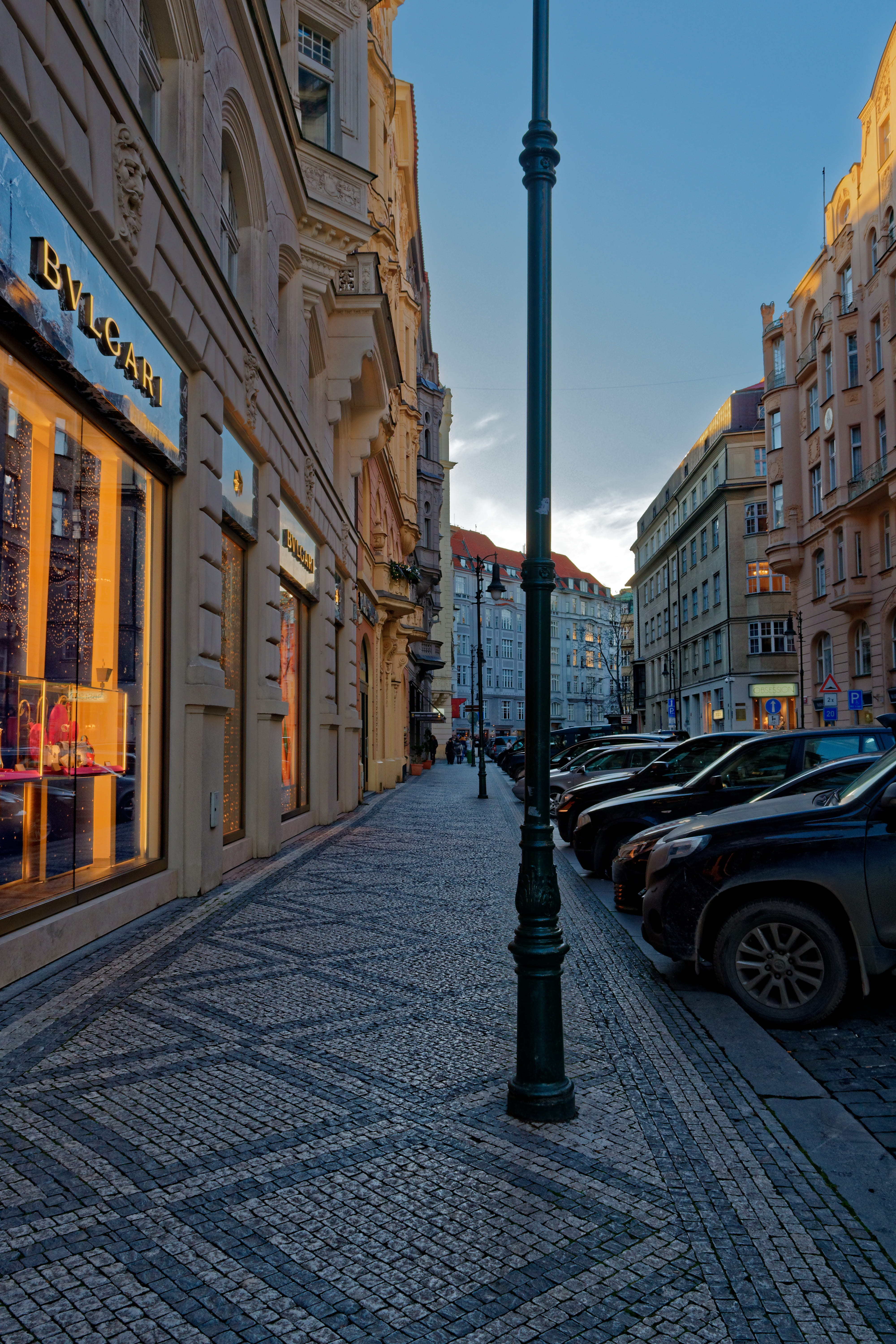 street, 5K, outdoors, motor vehicle, nature, land vehicle, bvlgari, footpath, direction, column, residential district, city street, building, shadows, Phone HD Wallpaper