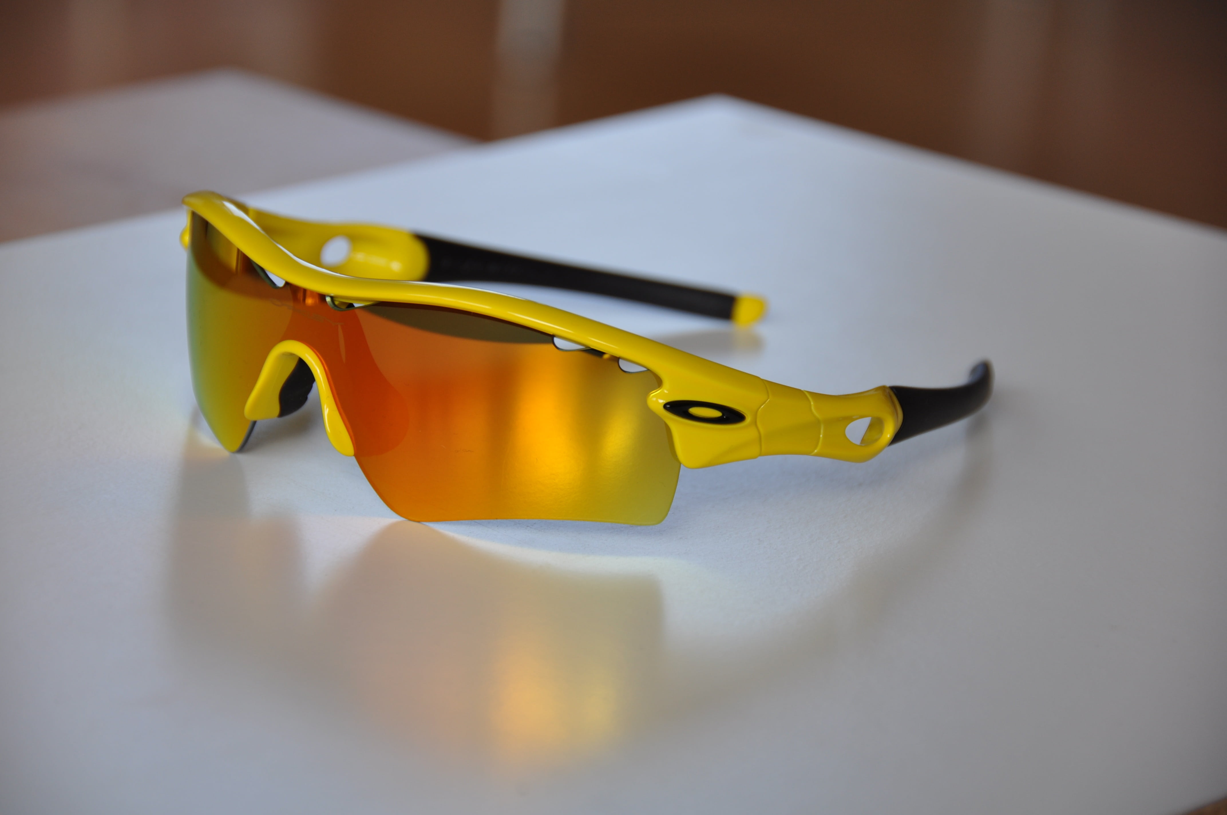 indoors, metal, work tool, tour de france, selective focus, modern, oakley, high angle view, tool, construction industry, craft, creativity, sunglasses, HD Wallpaper