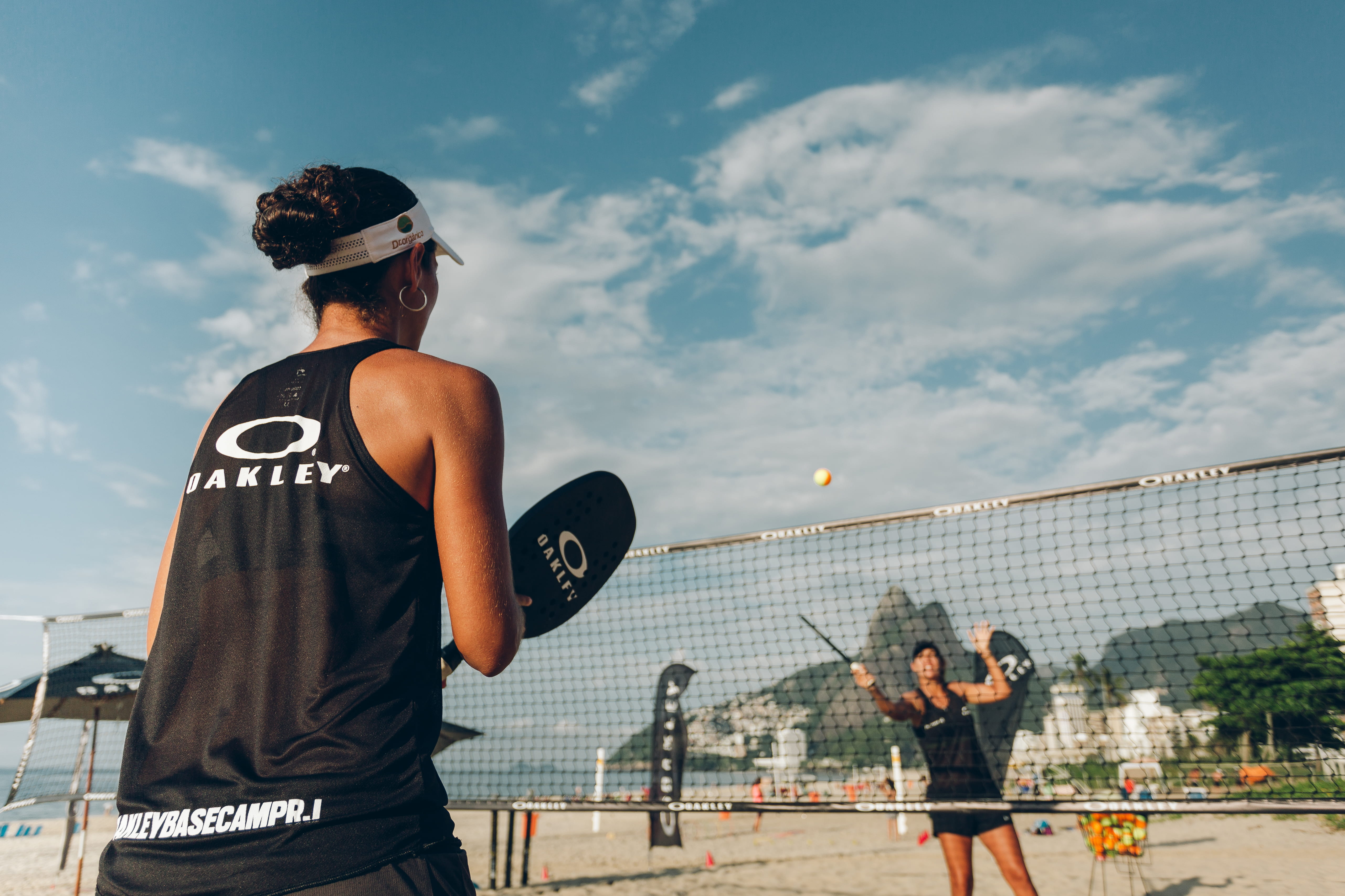 beach, sport, playing, 5K, lifestyles, casual clothing, oakley, three quarter length, nature, leisure activity, cloud - sky, holding, group of people, HD Wallpaper