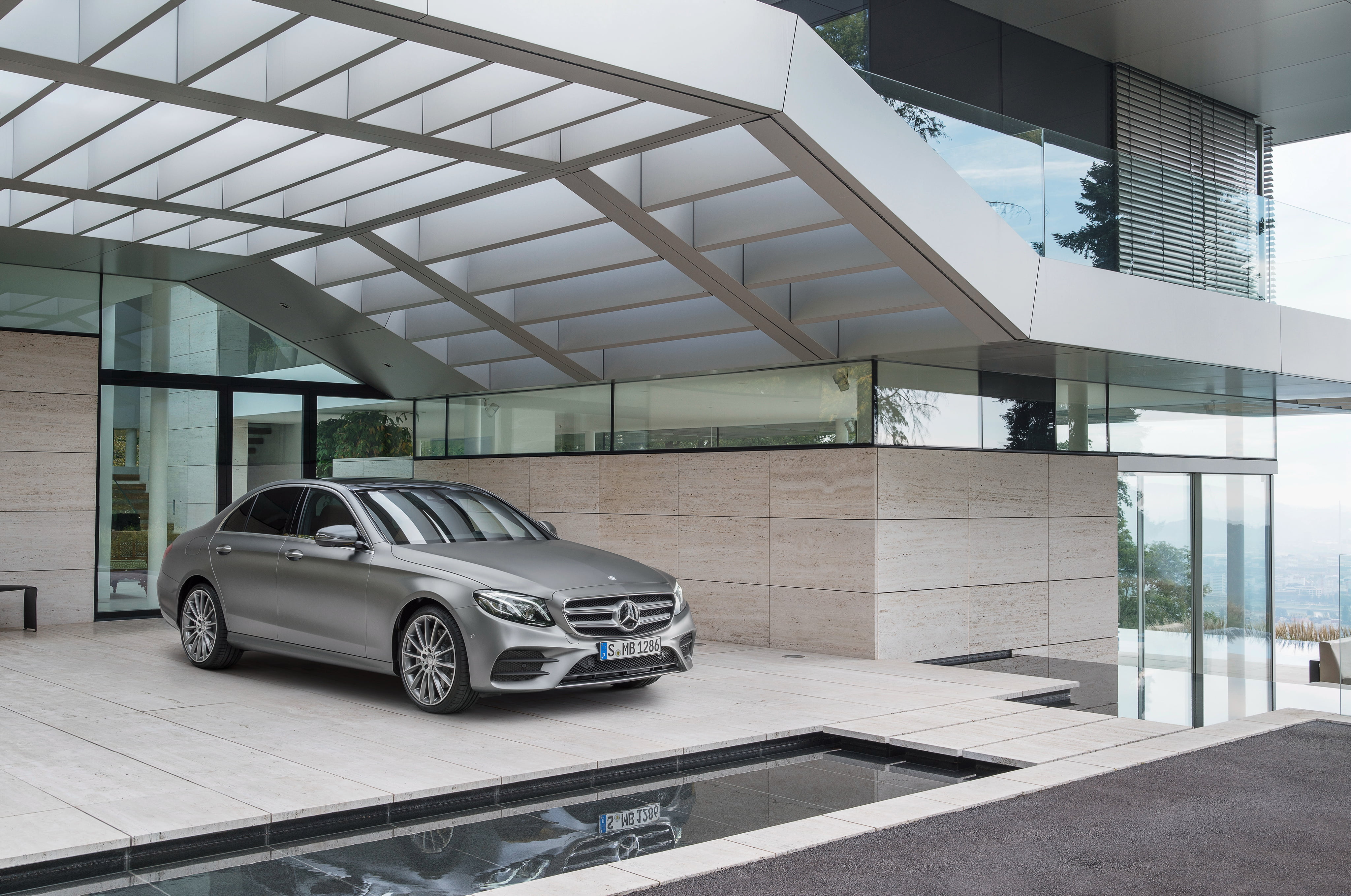wealth, glass - material, mode of Transport, luxury, garage, parking, street, e-class, gray, day, silver colored, mercedes-benz, business, urban Scene, HD Wallpaper