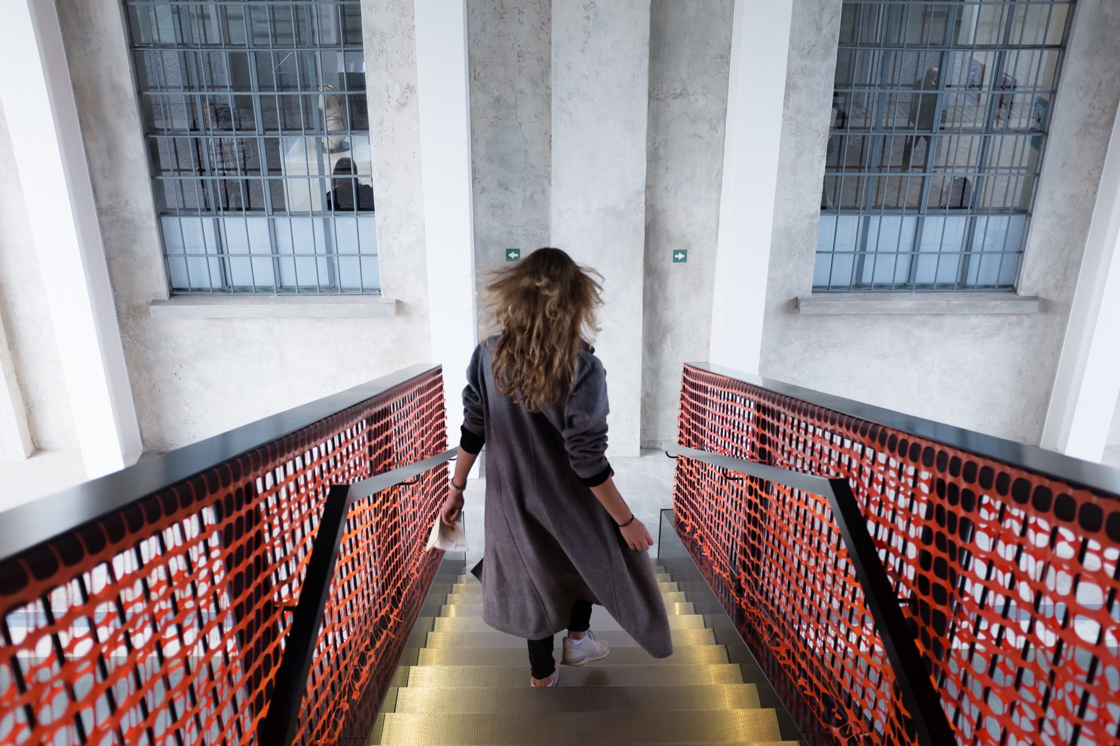 rear view, young adult, built structure, hair, fondazione prada, casual clothing, 1080P, one person, fuji, full length, railing, outdoors, young women, HD Wallpaper