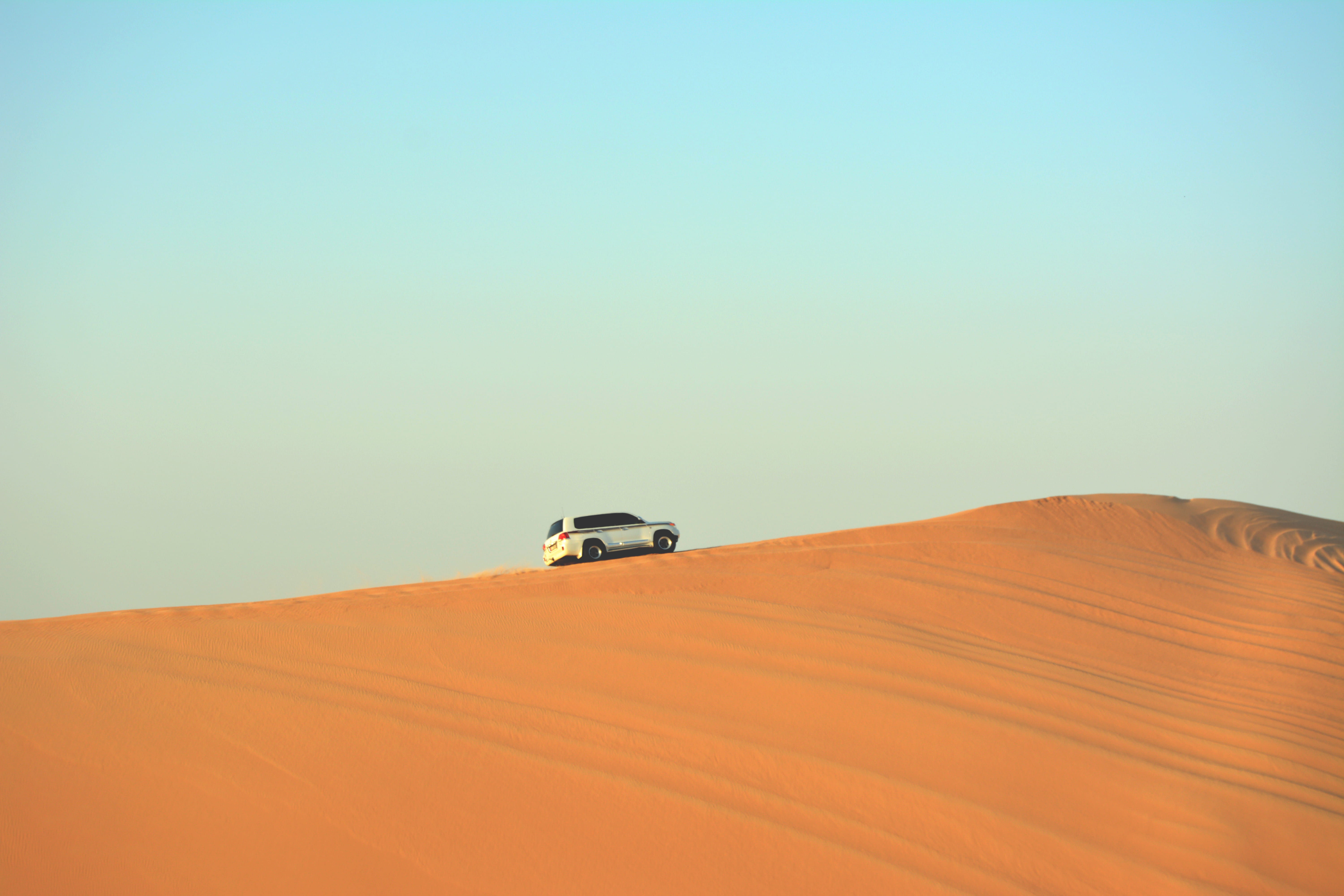 motor vehicle, dune, 5K, leisure activities, remote, scenics - nature, offroad, wheel, machine, slope, expedition, road trip, day, land vehicle, clear sky, HD Wallpaper