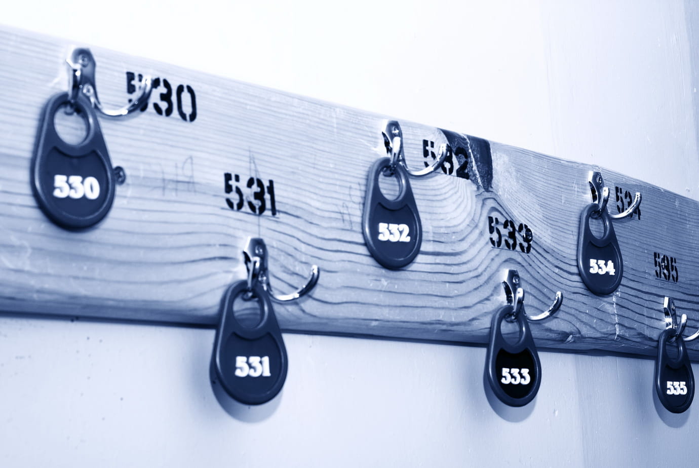 exhibition, blue, suitcase, rail, place, close-up, group of objects, luggage, clamp, rack, no people, protection, detail, black color, hanging, premiere, HD Wallpaper