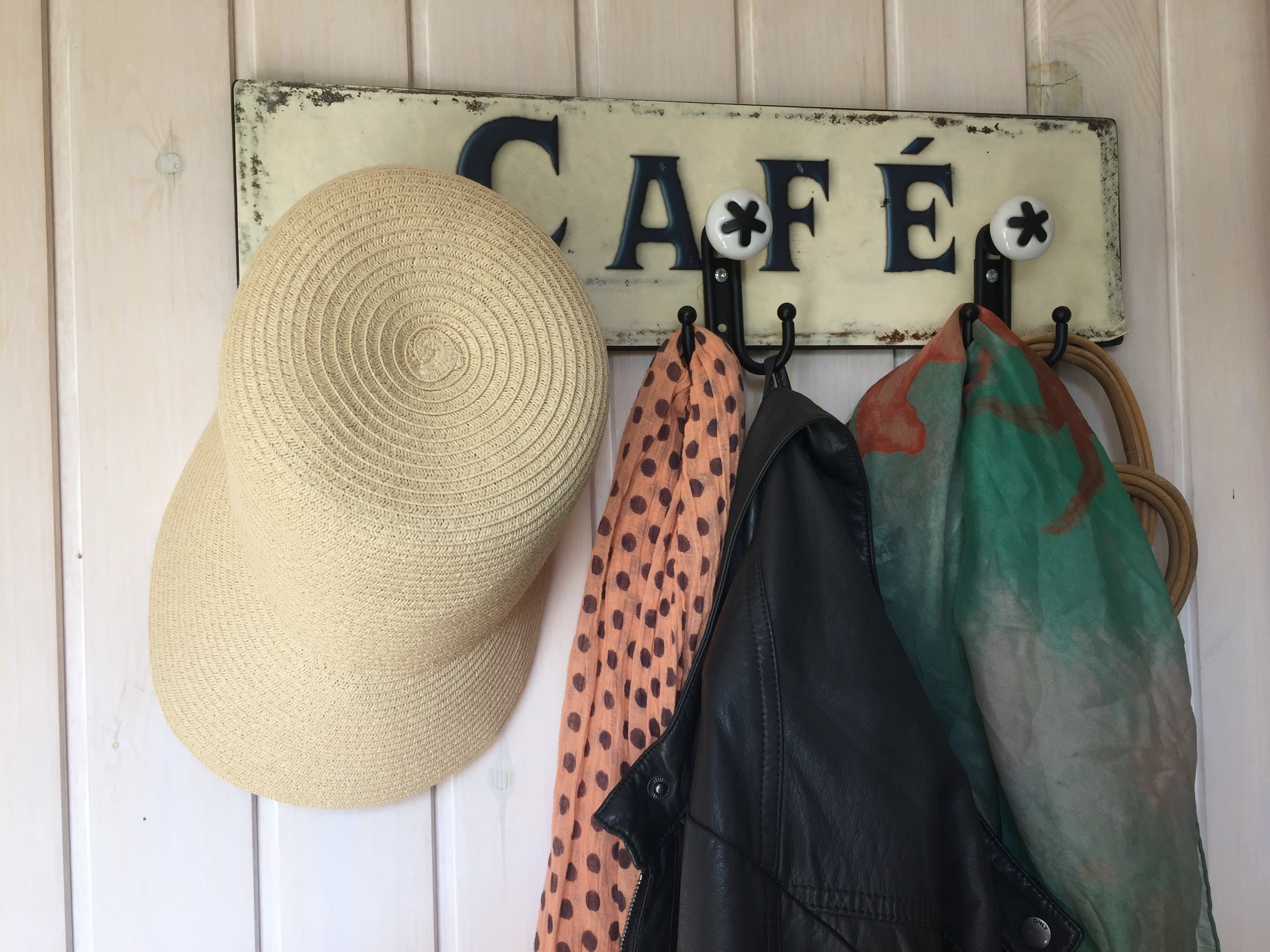 entre, clothing, hat, cottage, personal accessory, womenswear, for sale, wall - building feature, hanging, coat hook, indoors, 2K, still life, allotment, HD Wallpaper