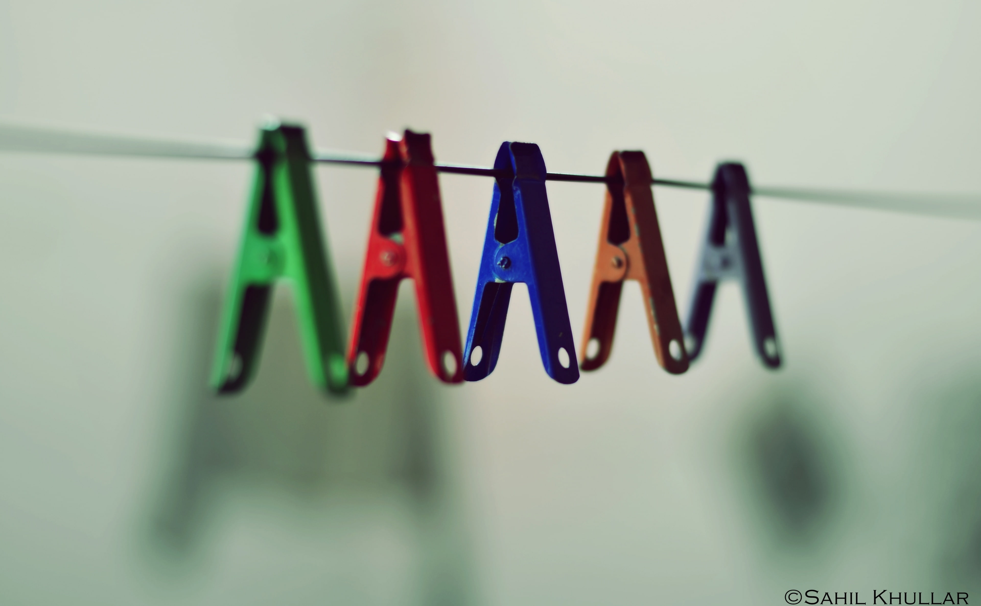 side by side, close-up, hanging, assorted, selective focus, clothespin, plastic, medium group of objects, green color, no people, order, still life, focus on foreground, HD Wallpaper