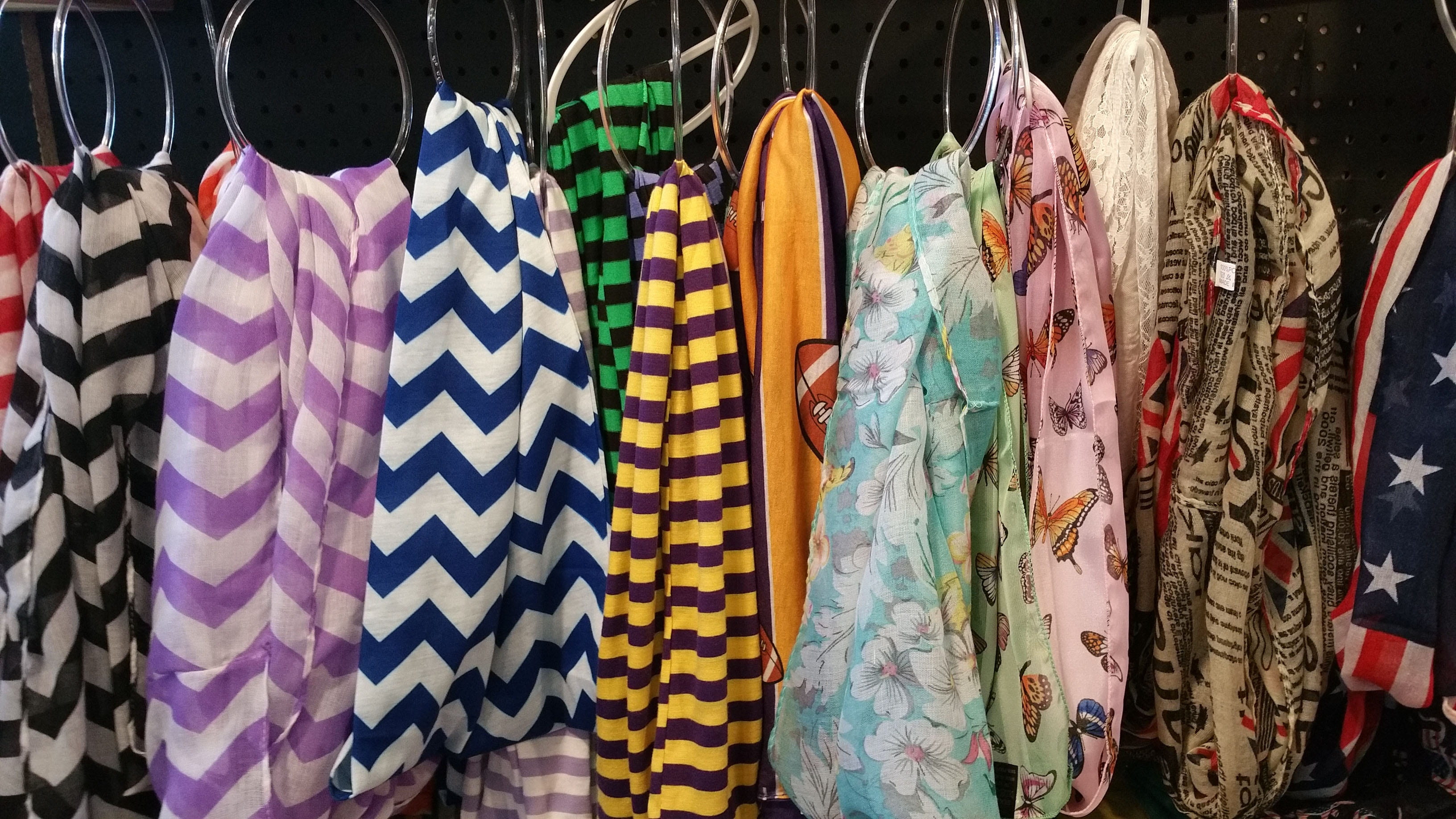 multi colored, retail, store, collection, 2K, womenswear, consumerism, variation, retail display, still life, market, pattern, small business, side by side, HD Wallpaper