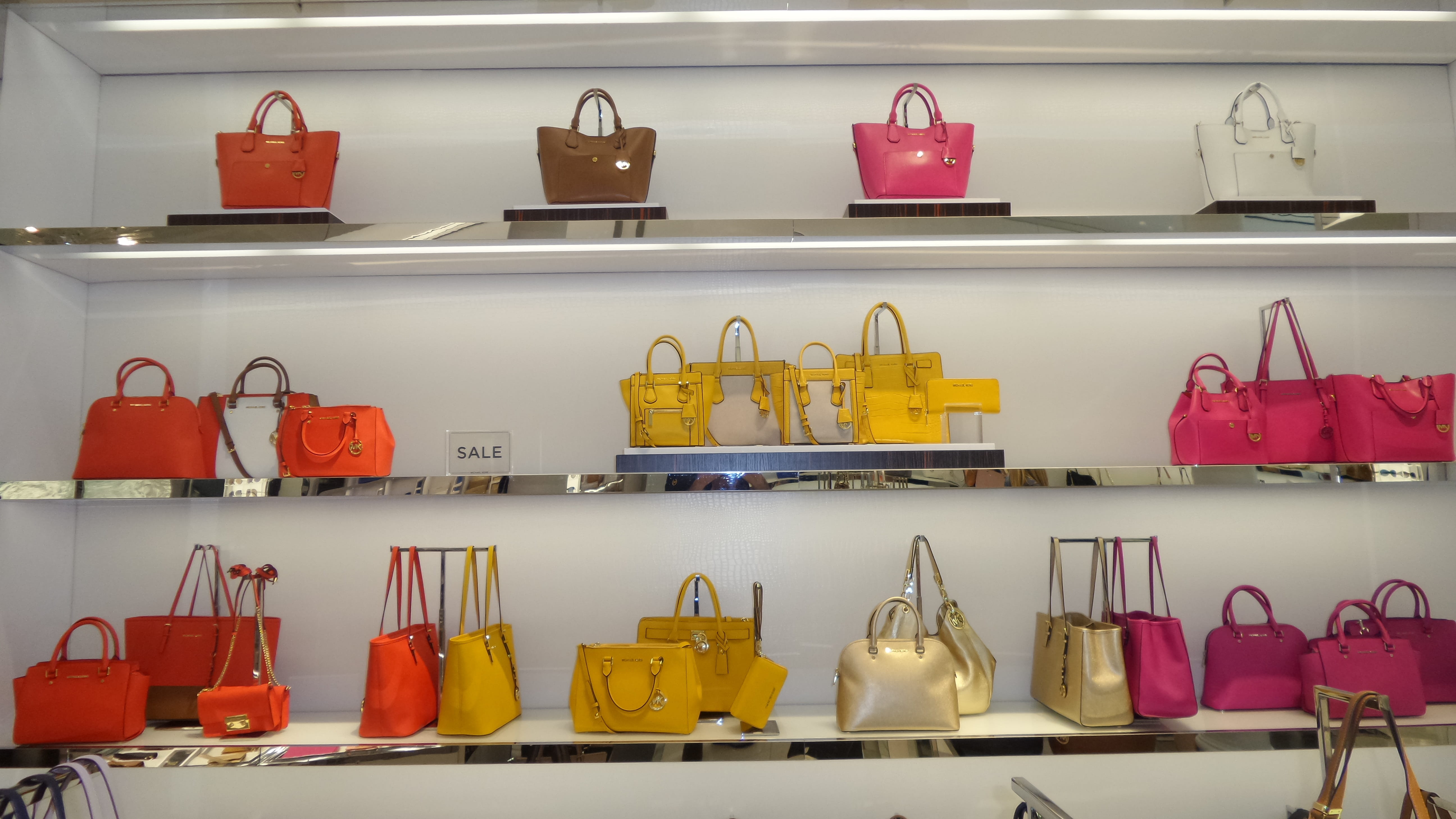 large group of objects, Bags, shopping, shelf, gondola, arrangement, retail, Sale, display, still life, variation, choice, no people, business, bag, household equipment, HD Wallpaper