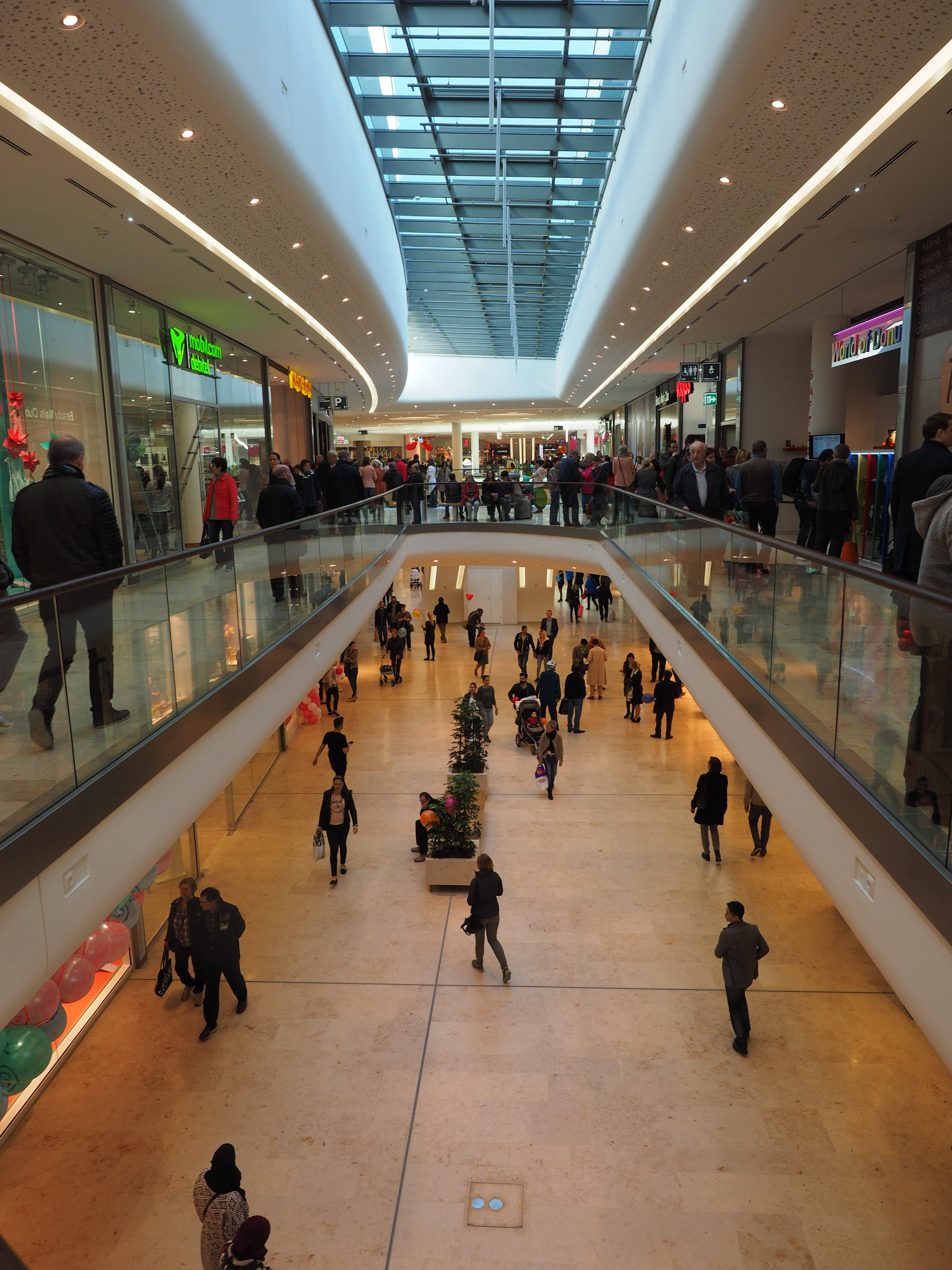building, interior, lifestyles, adult, real people, retail stores, shopping mall, inside, multi-level, men, leisure activity, mall, passenger, illuminated, Phone HD Wallpaper