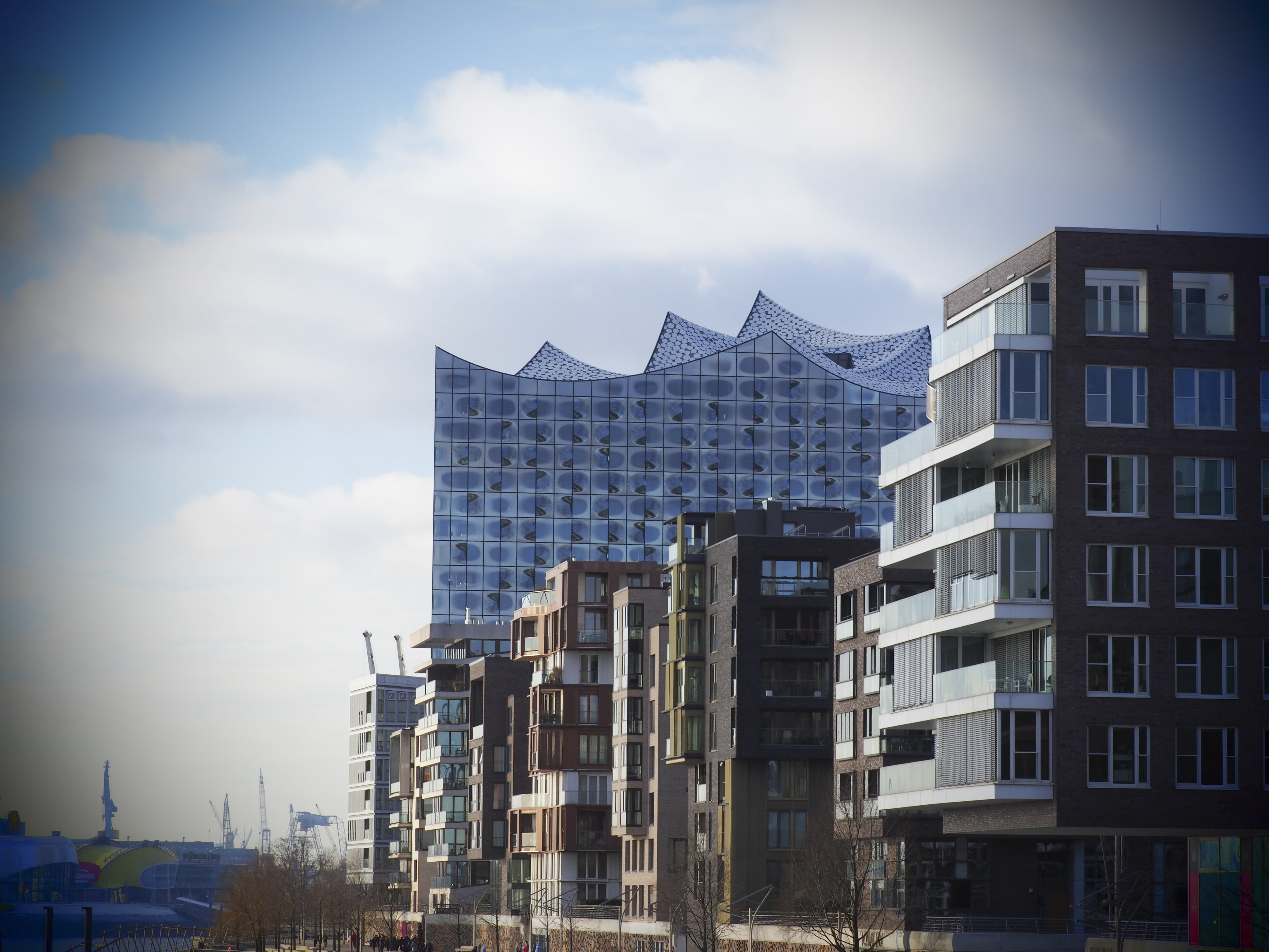 modern, elbe philharmonic hall, city, 5K, glass facade, low angle view, place, day, office, elbe, apartment, window, outdoors, residential district, nature, HD Wallpaper
