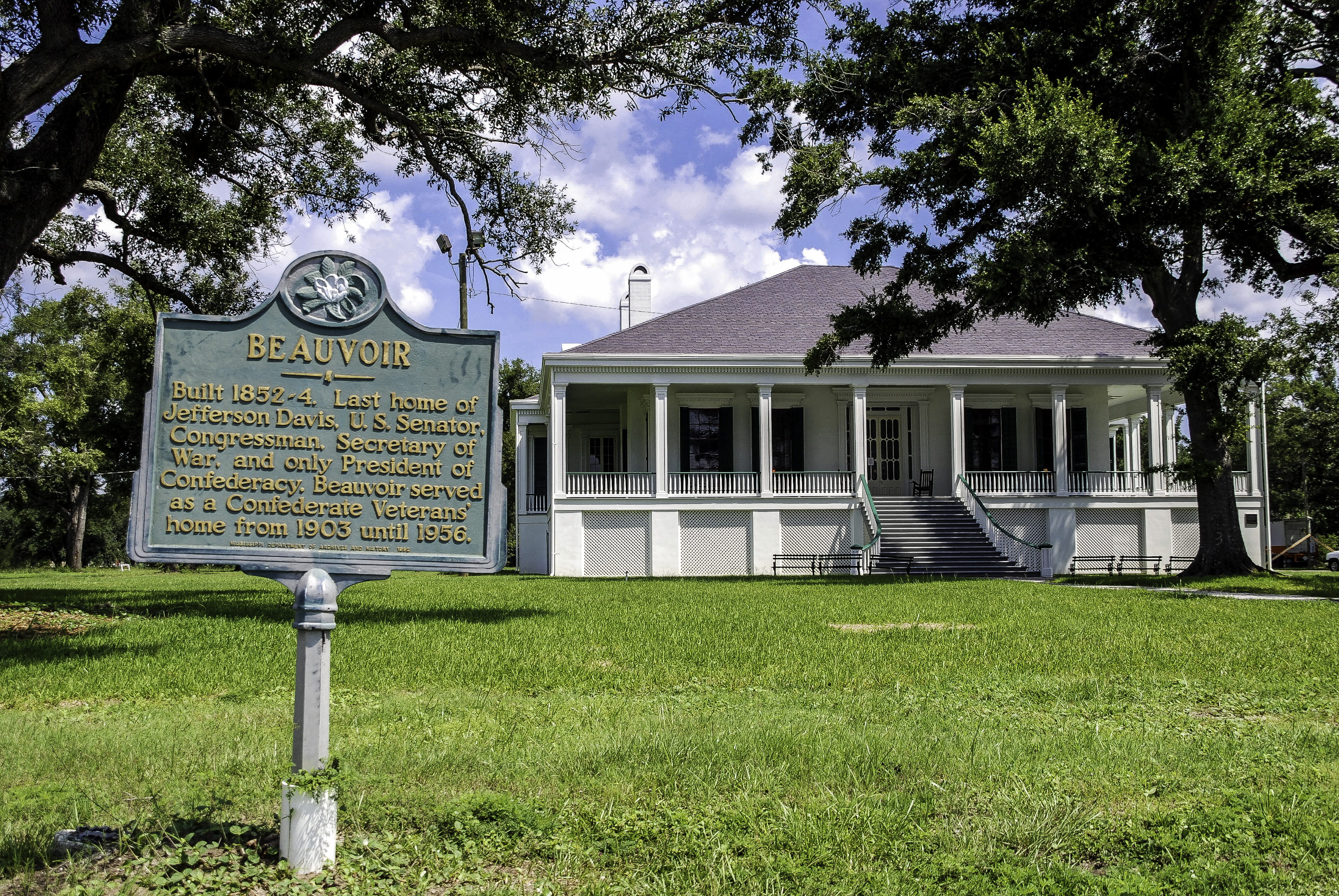 confederate, text, building exterior, president, public domain, trees, davis, green color, tree, field, outdoors, post-war, sky, communication, houses, HD Wallpaper