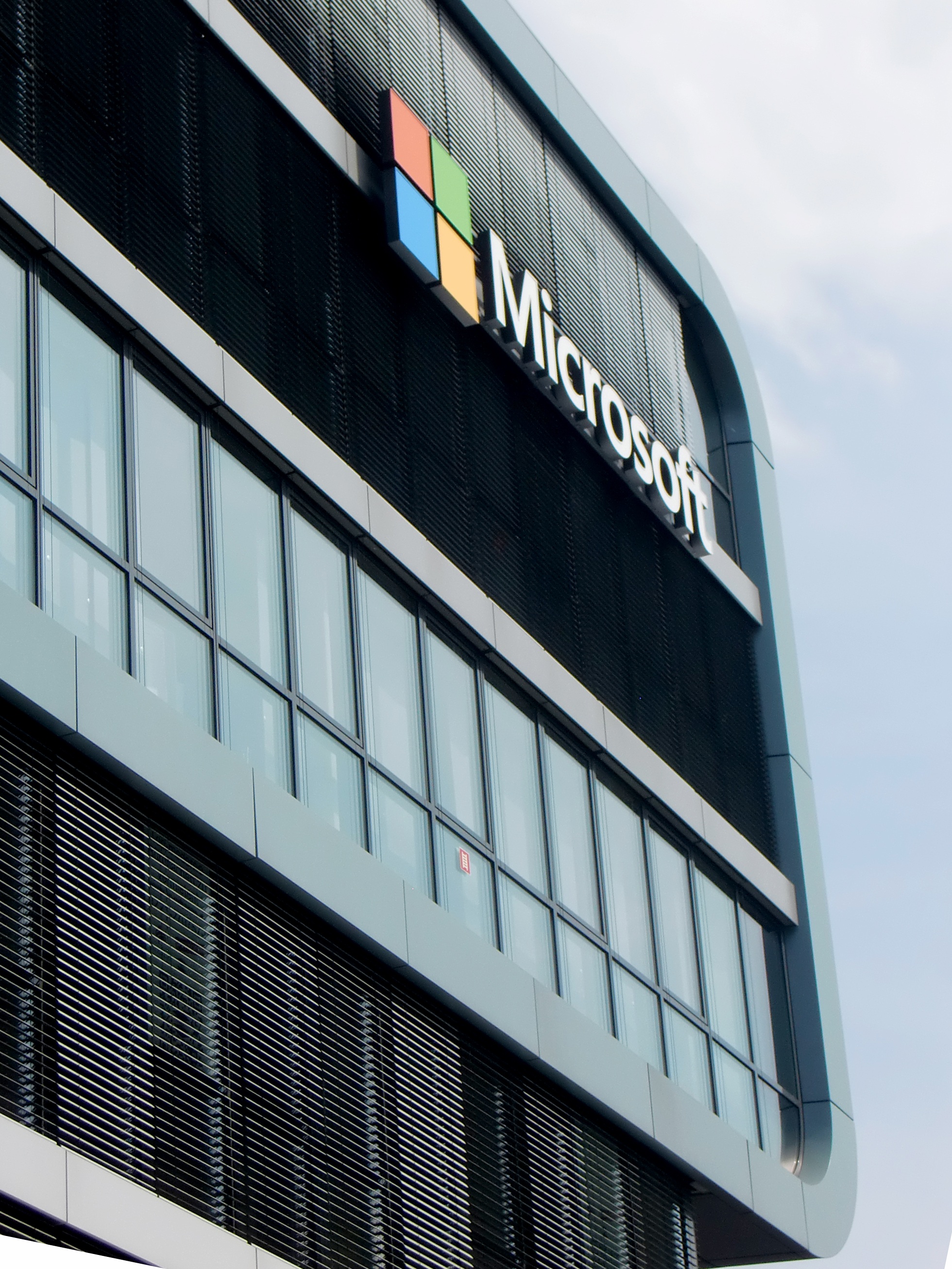 capital letter, building exterior, microsoft, sign, cologne, western script, 2K, glass window, outdoors, cloud - sky, built structure, low angle view, Phone HD Wallpaper