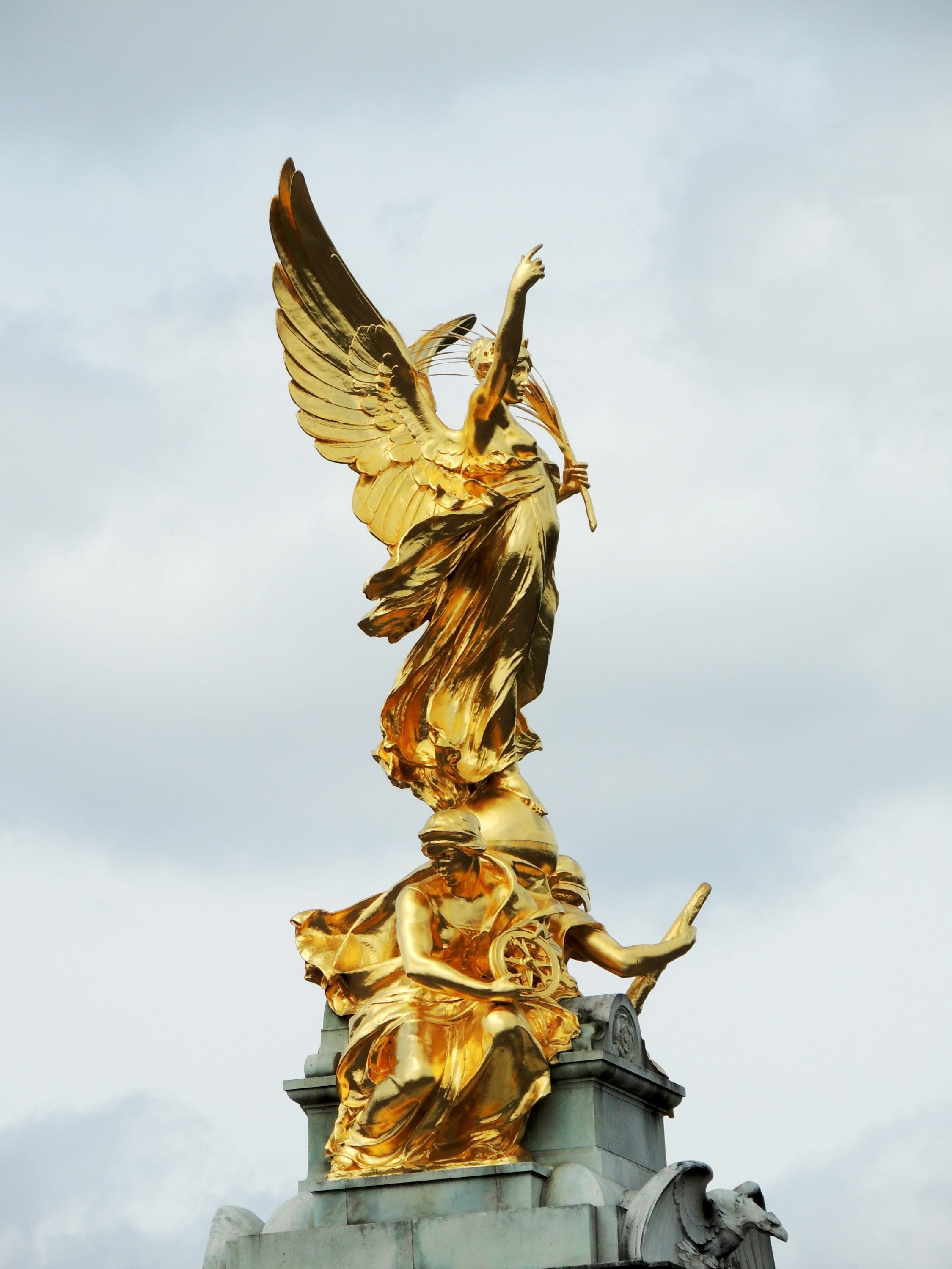 art and craft, history, statue, architecture, low angle view, gold colored, capital, no people, london, tourism, sky, female likeness, built structure, Phone HD Wallpaper