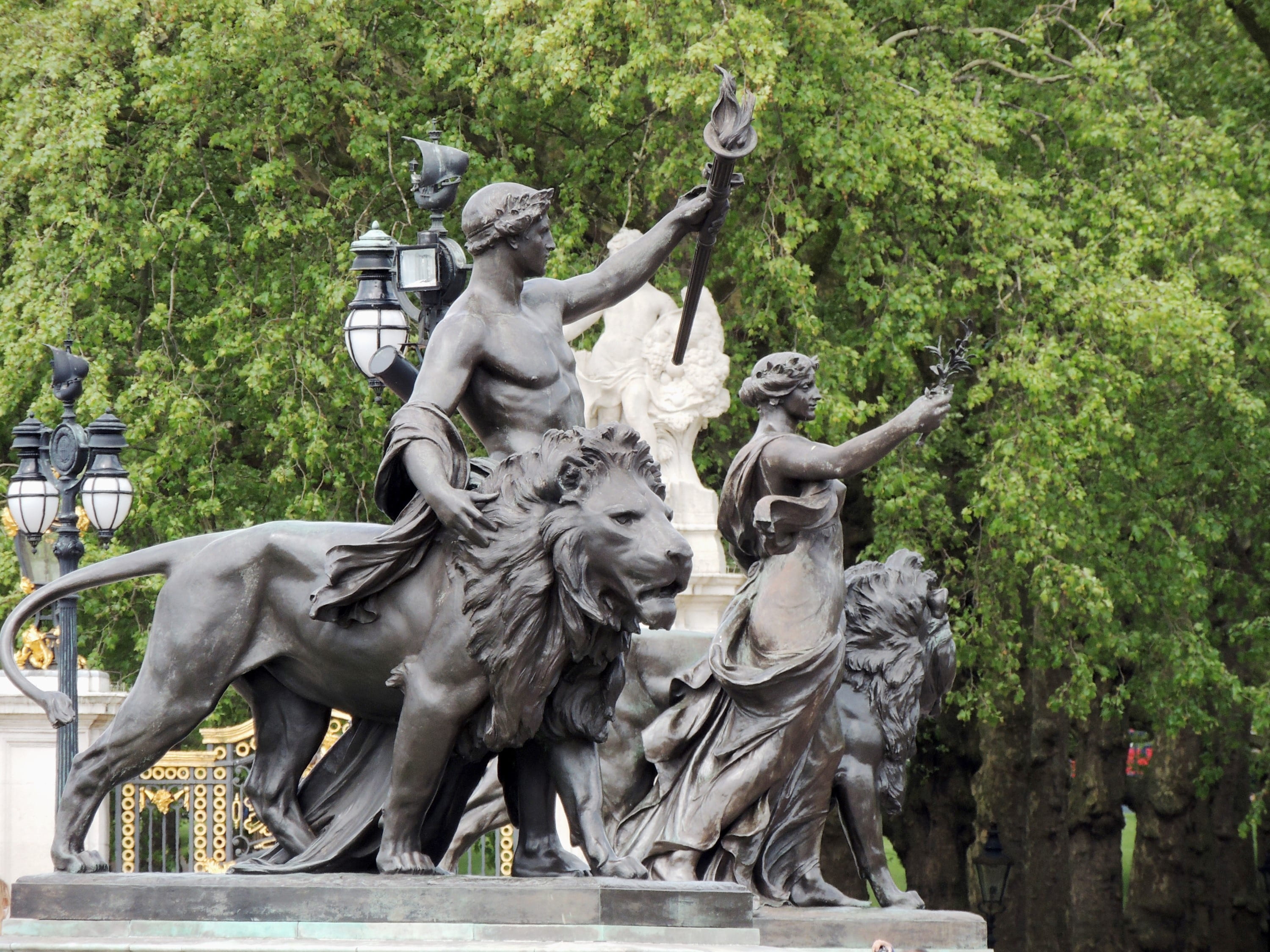 nature, buckingham-palace, sculpture, royal house, human representation, representation, famous, capital, plant, history, creativity, victoria memorial, HD Wallpaper