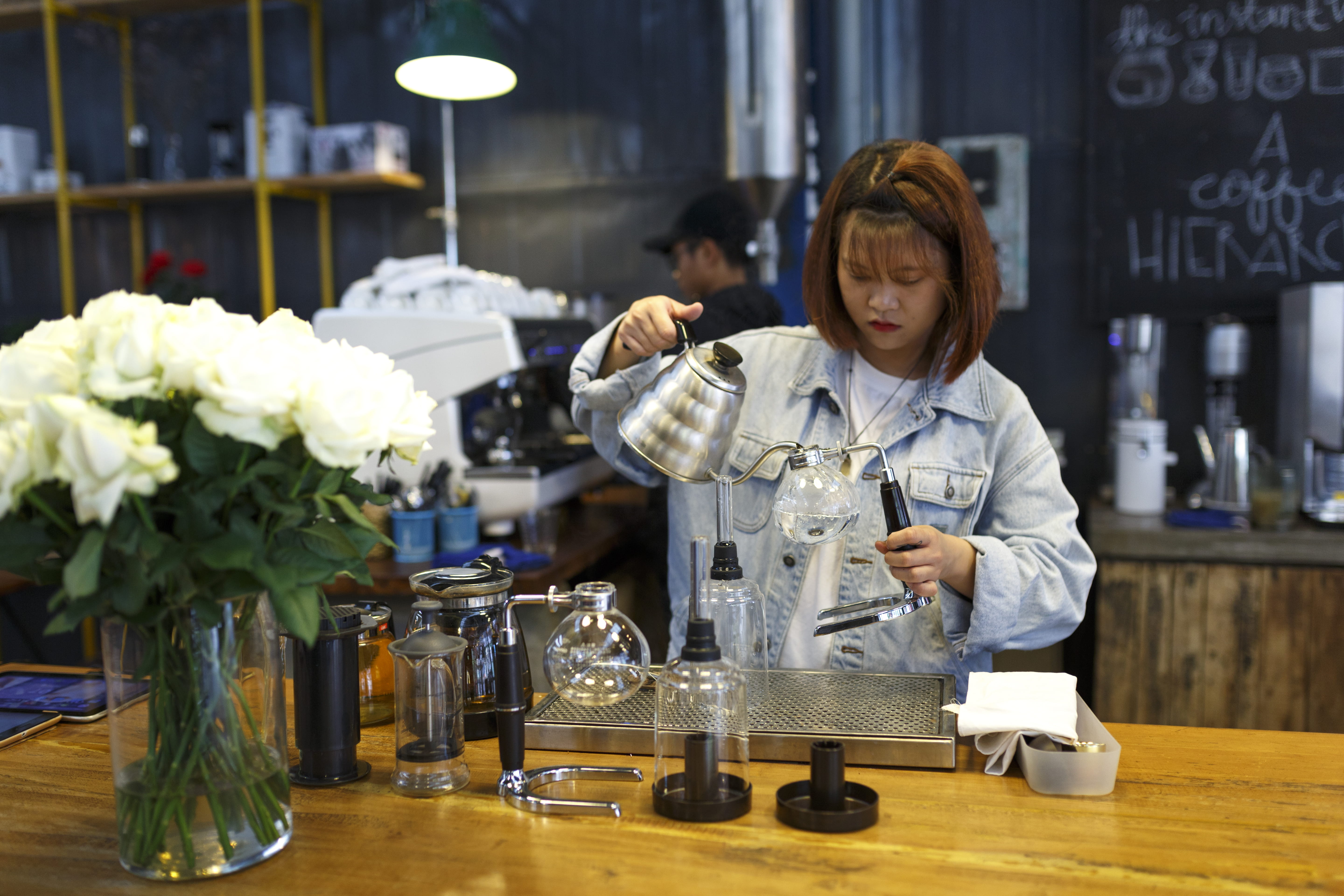 people, equipment, waist up, flowering plant, drink, table, standing, nature, one person, coffee shop, stock, service, real people, adult, restaurant, glass - material, HD Wallpaper