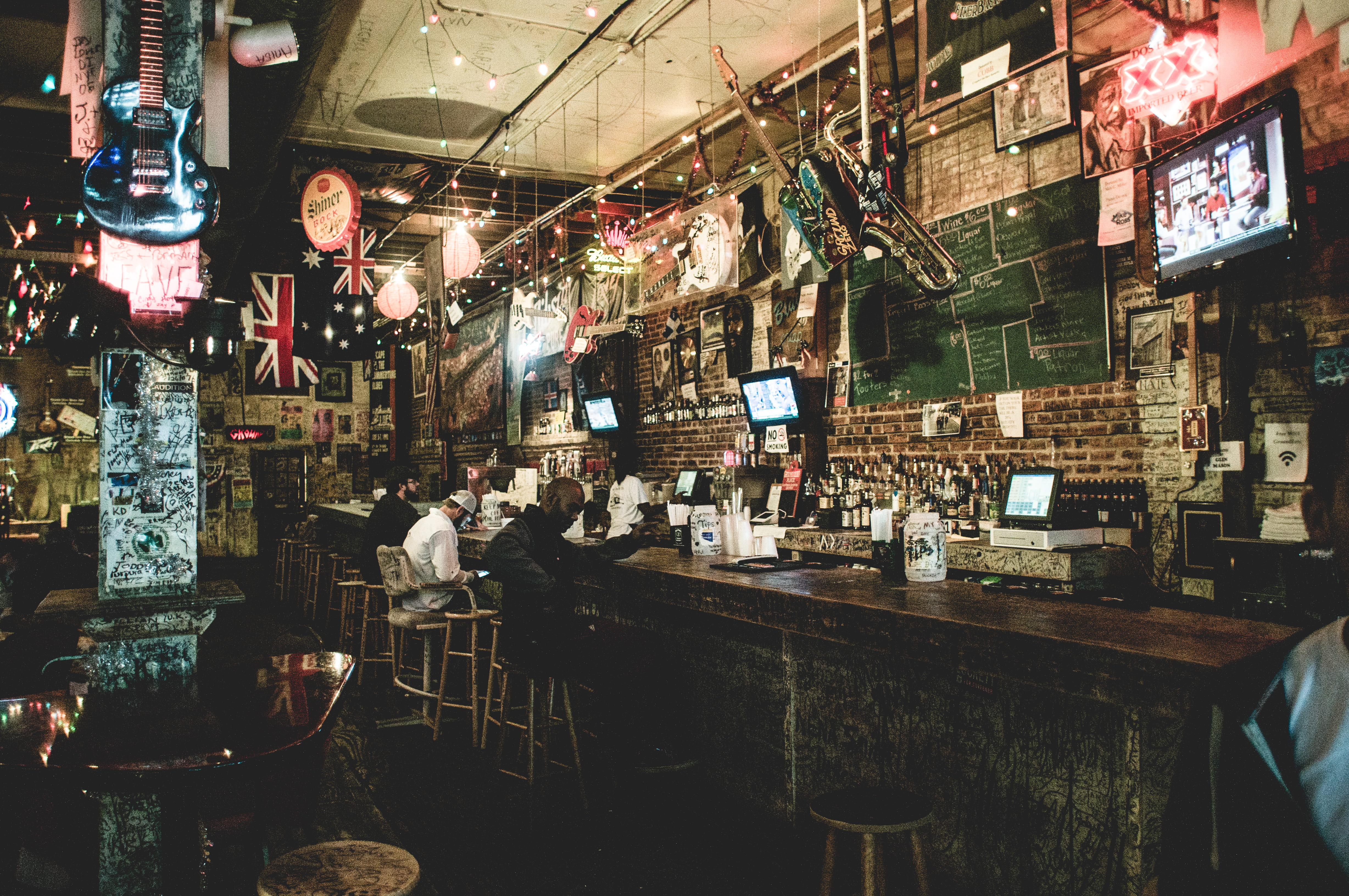 clarksdale, electric lamp, music, indoors, bar counter, architecture, built structure, business, alcohol, for sale, ground zero blues club, bar, nightlife, HD Wallpaper