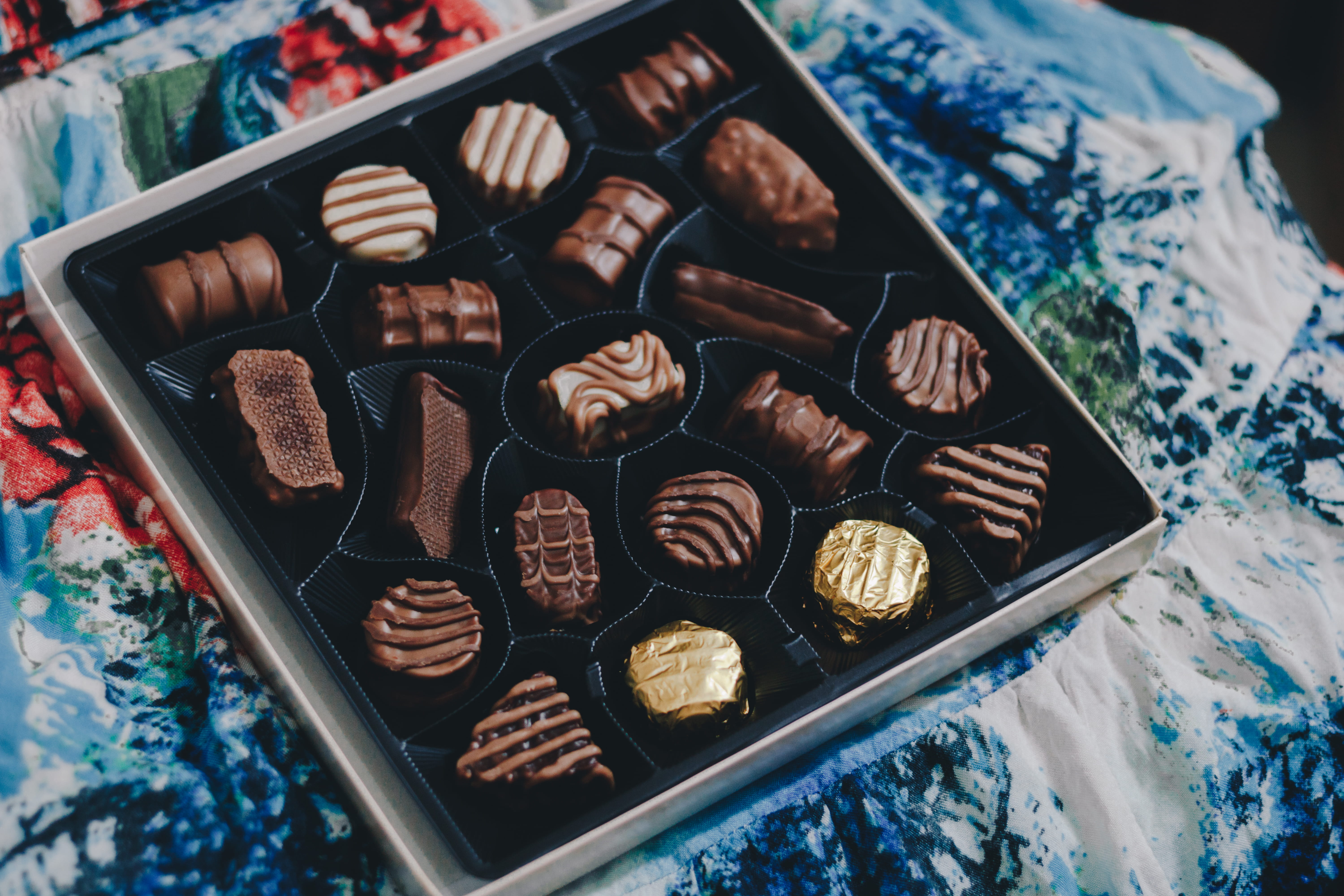 pastry, chocolate, baked, biscuit, tray, box, still life, dessert, temptation, cookie, recife, variation, container, indulgence, unhealthy eating, food and drink, HD Wallpaper