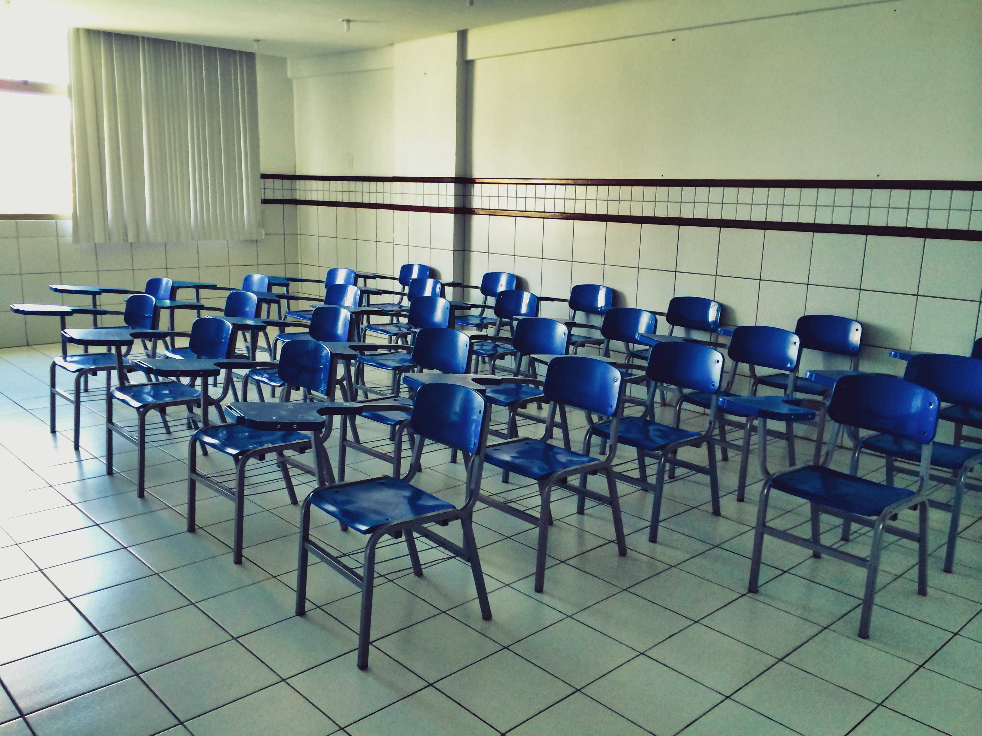 absence, order, seat, university, recife, no people, empty, studying, side by side, large group of objects, pe, education, brazil, table, colégio eminente, HD Wallpaper