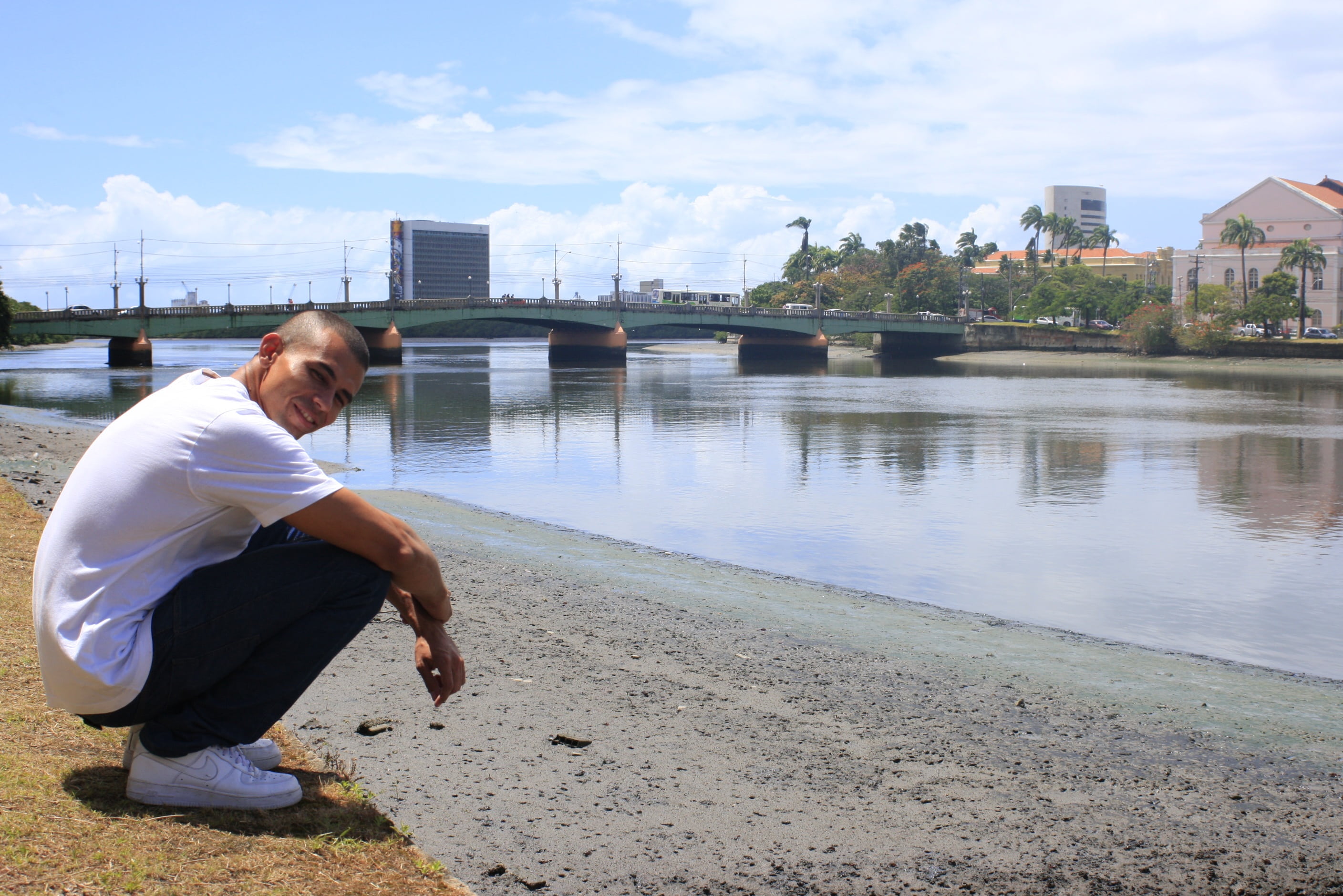 built structure, nature, 2K, water, side view, cloud - sky, sky, recife, lifestyles, full length, building exterior, one person, rapper, real people, men, HD Wallpaper