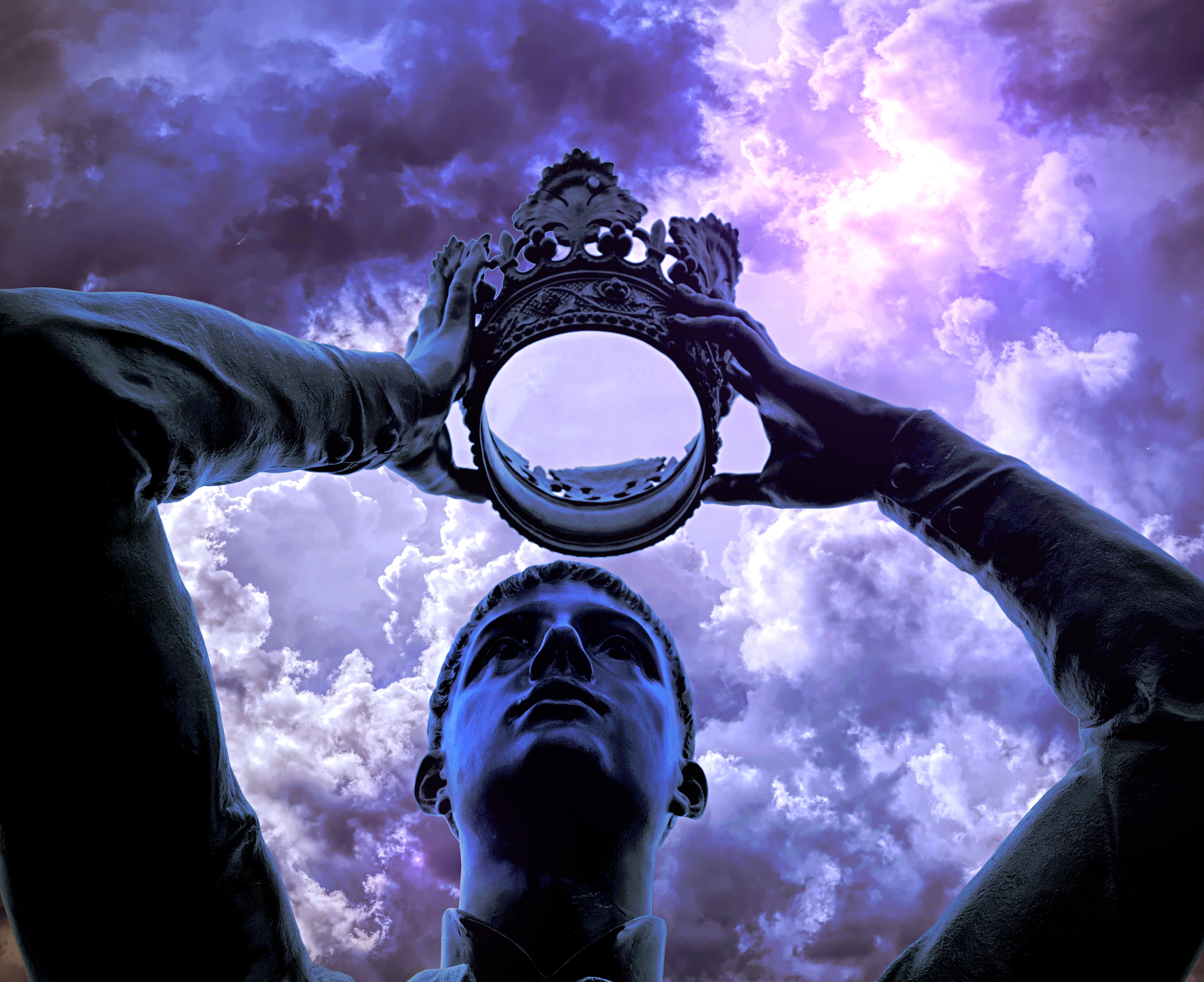 crown, cloud - sky, bronze, storm clouds, nature, shakespeare, history, transportation, sky, adult, statue, outdoors, human face, human arm, arms raised, HD Wallpaper