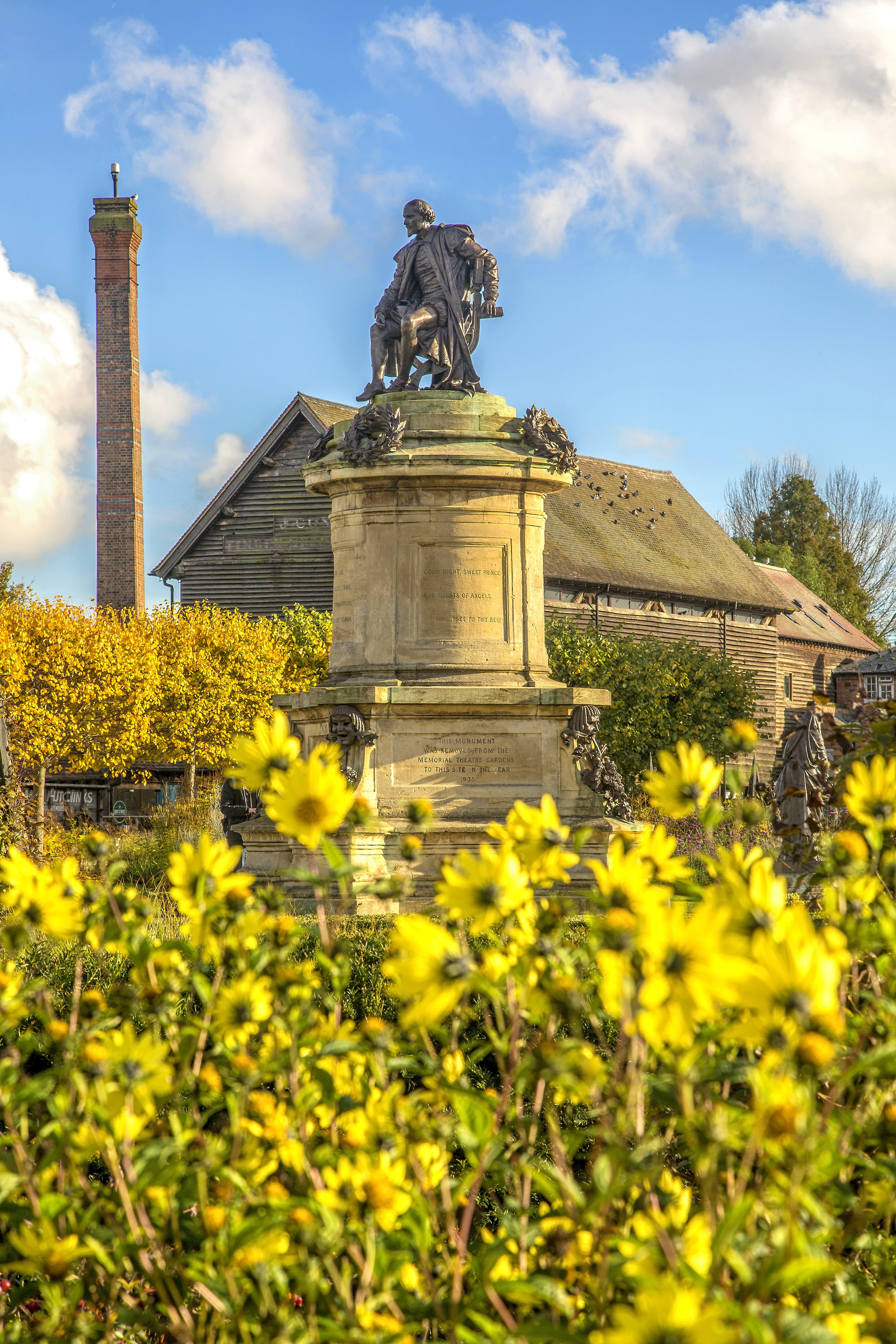 building exterior, growth, 5K, nature, old, medieval, statue, stratford, representation, upon, colour, monument, tree, heritage, flowering plant, historic, Phone HD Wallpaper