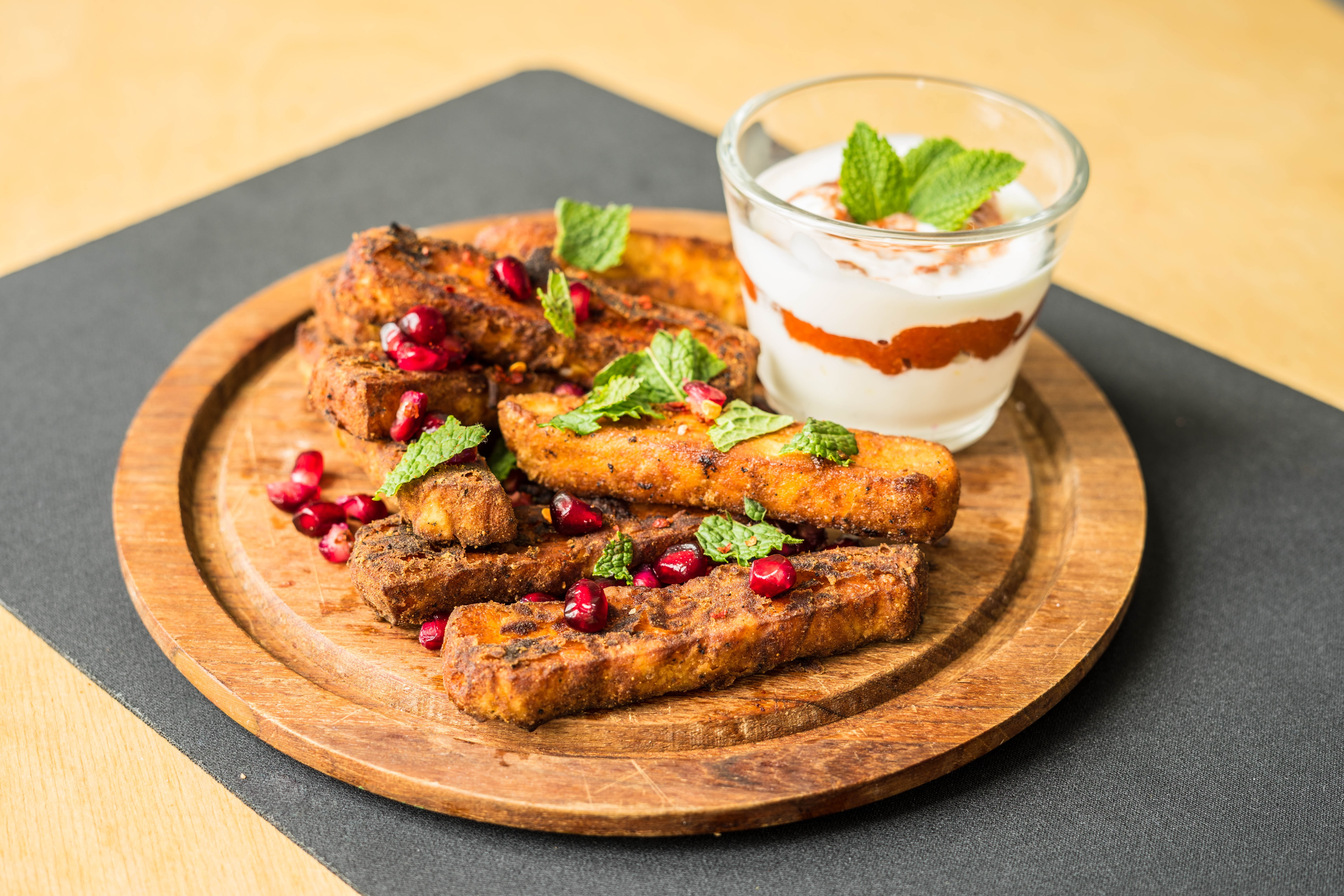 drinking glass, main course, table, 5K, indoors, dip, no people, wood - material, deep fried, healthy eating, frits, court, ready-to-eat, plate, still life, HD Wallpaper