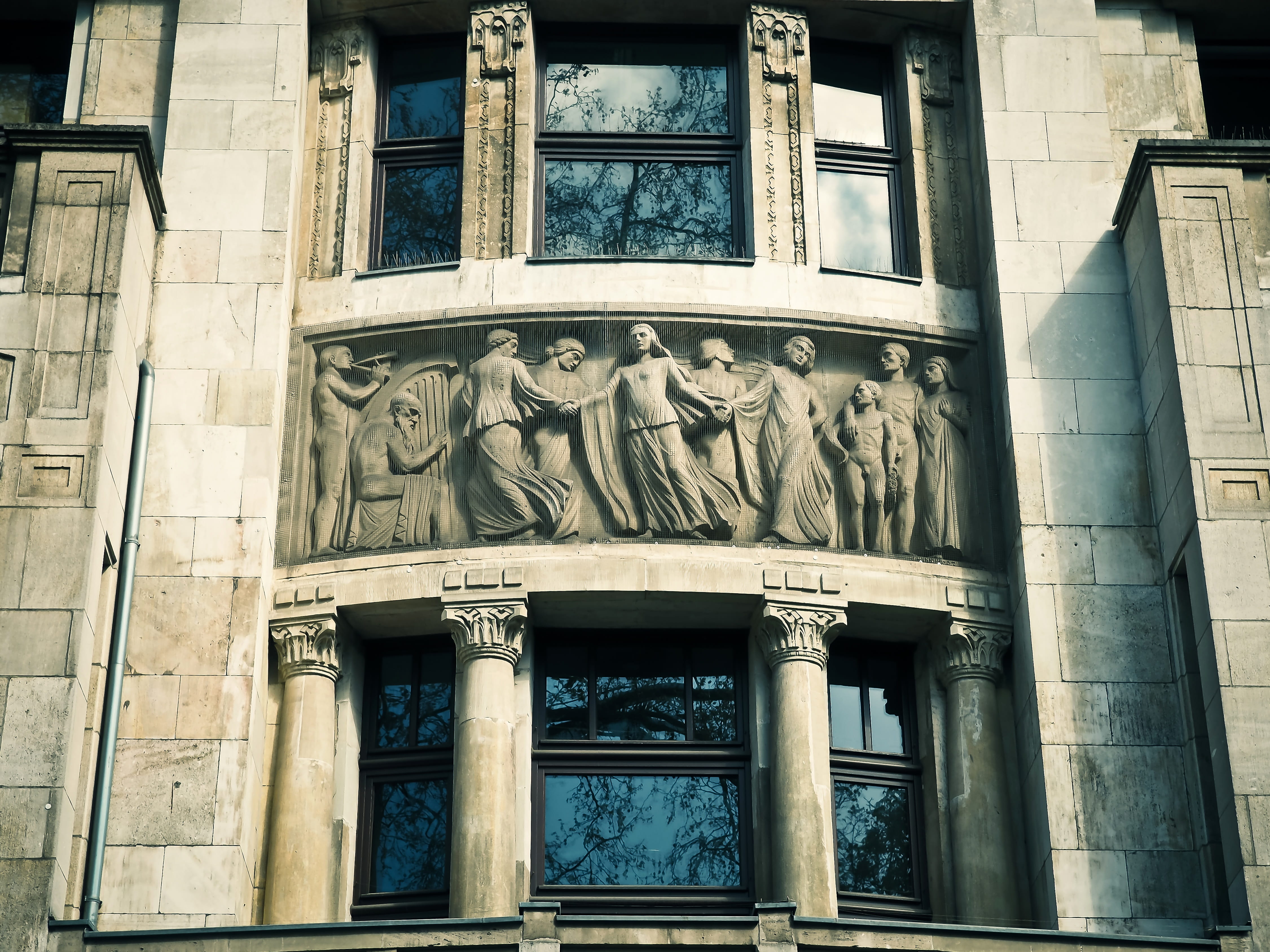 4K, city, gothic, history, old, built structure, statue, ornate, no people, düsseldorf, frieze, art and craft, monument, places of interest, representation, HD Wallpaper