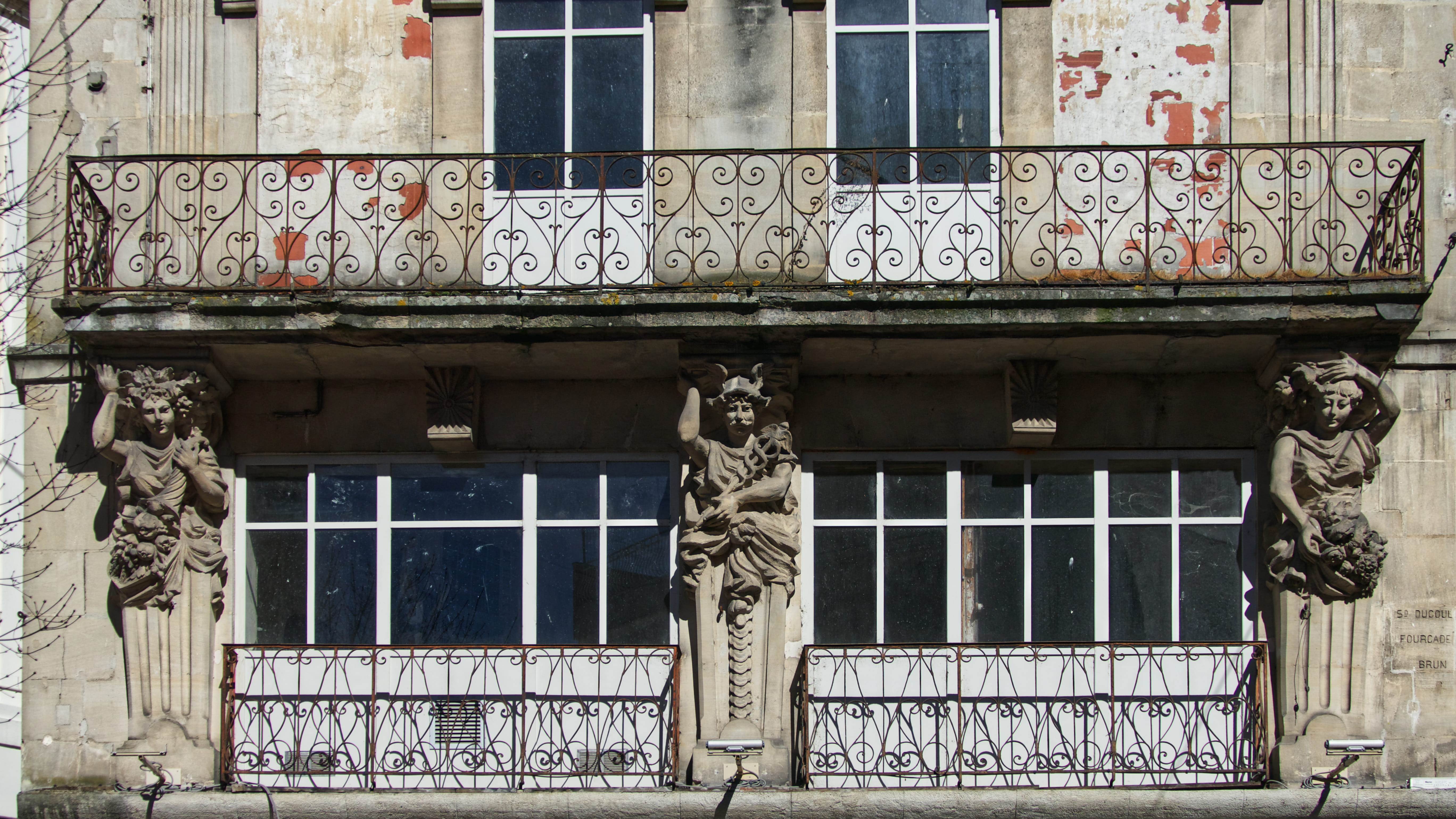 shutter, 14 rue denis papin, built structure, building, architecture, railing, closed, no people, entrance, balcony, outdoors, agen, communication, human, HD Wallpaper