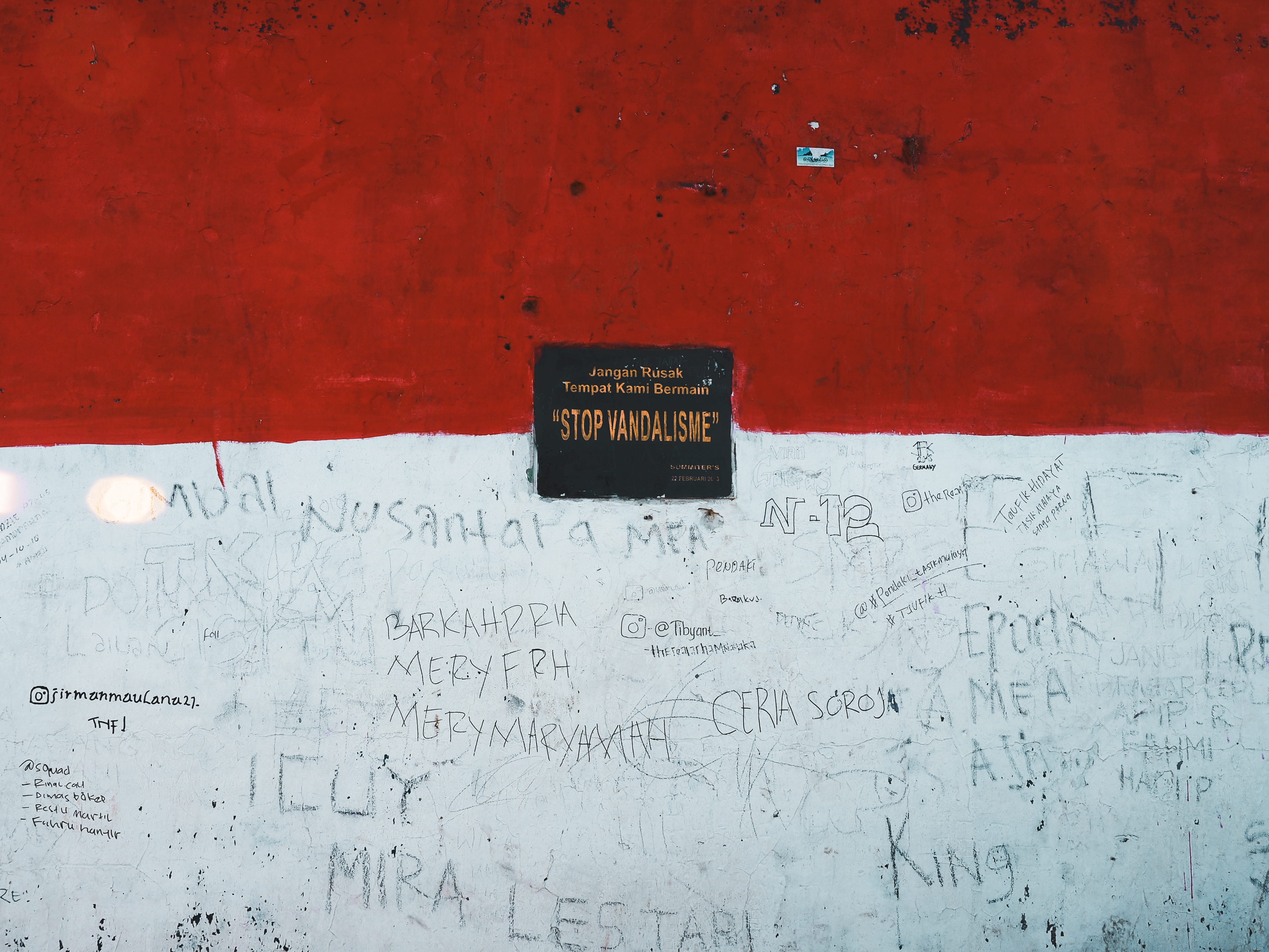 alphabet, label, letter, vandalisme, wall, close-up, graffiti, plaque, text, word, correspondence, script, wall - building feature, symbol, paper, hiking, HD Wallpaper