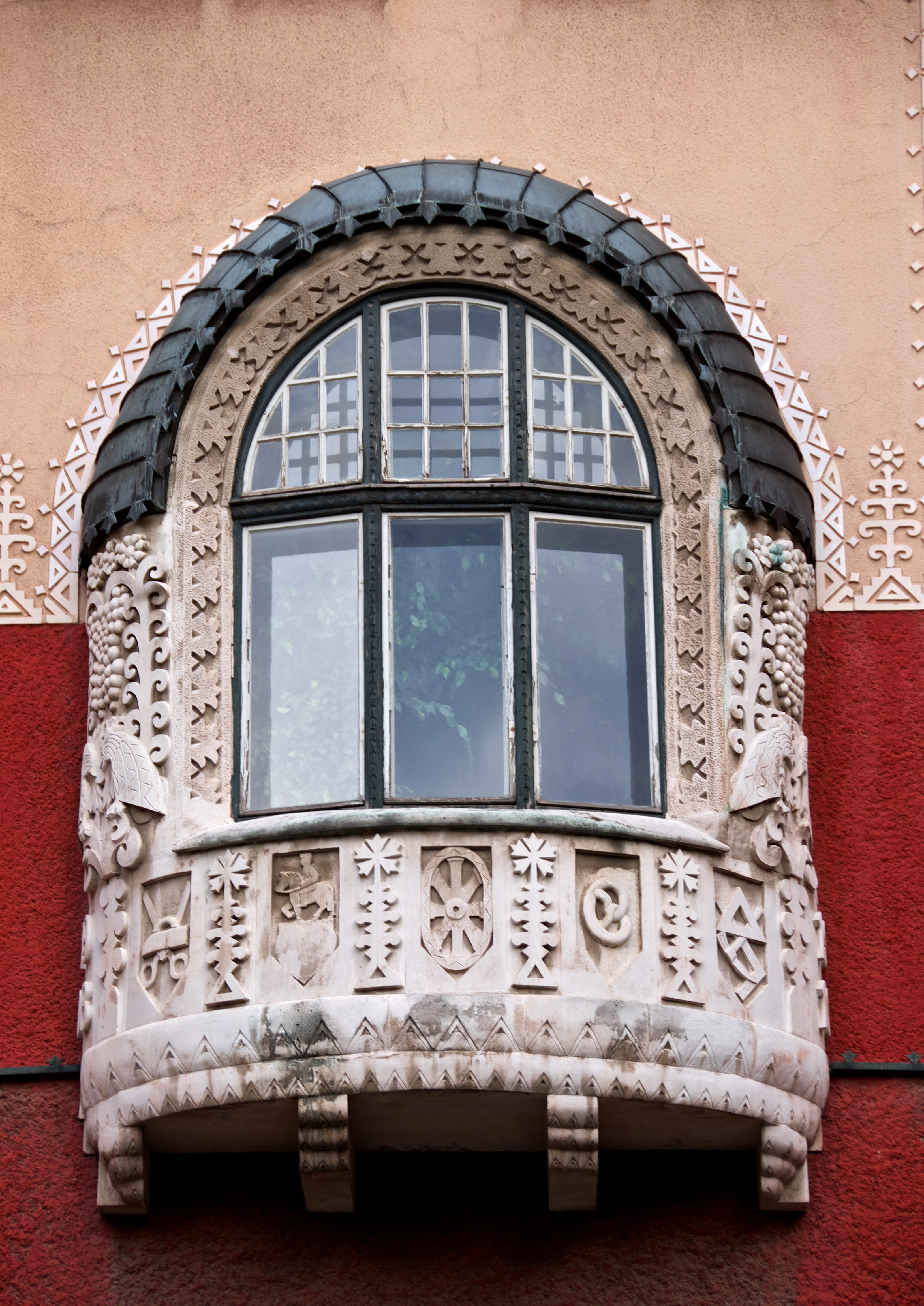 close-up, curtain, day, building exterior, window, skylight, no people, daffodil, architecture and art, plaque, flower, ornate, building, wall, picture window, Phone HD Wallpaper