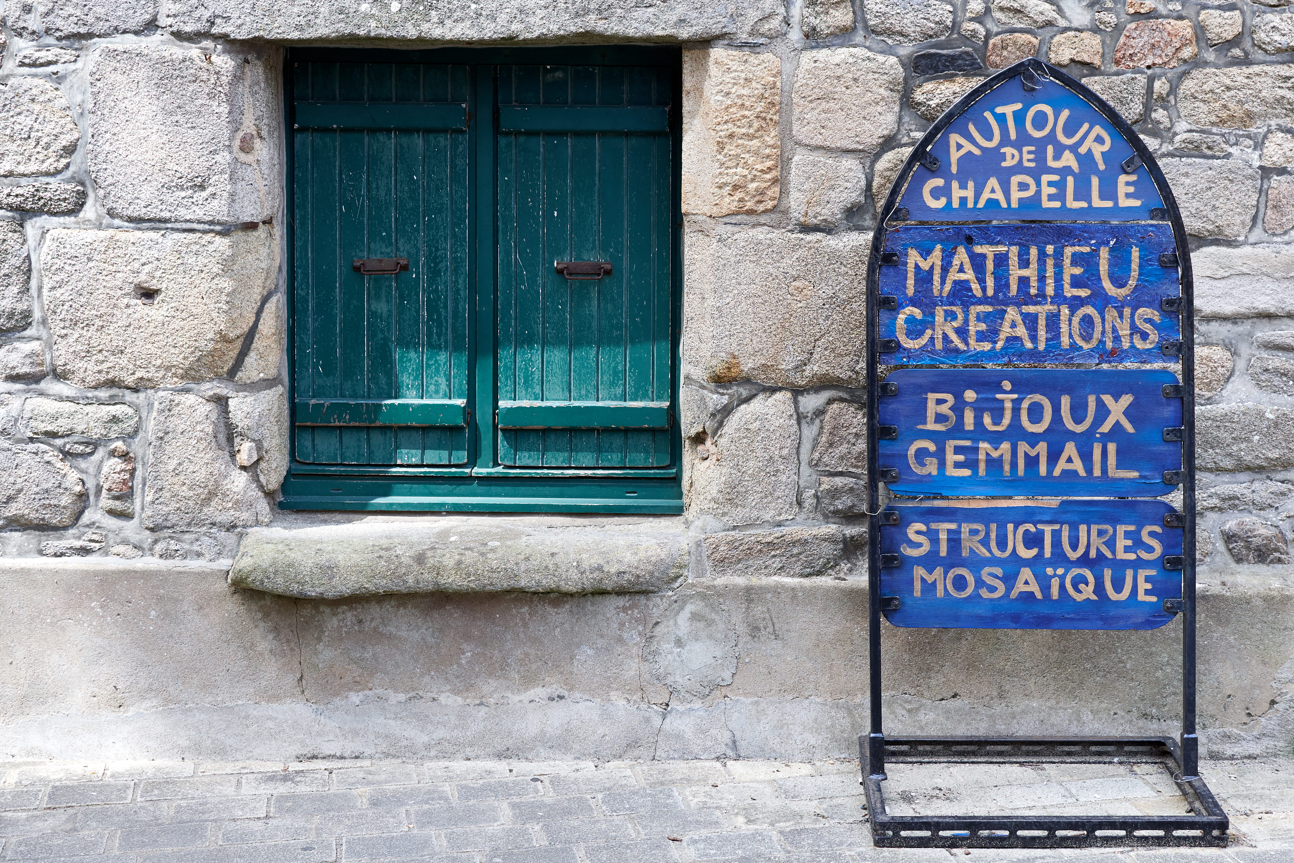 text, sign, entrance, 5K, no people, wooden, security, stone wall, architecture, communication, wall, plaque, day, curtain, wood, building exterior, outdoors, HD Wallpaper