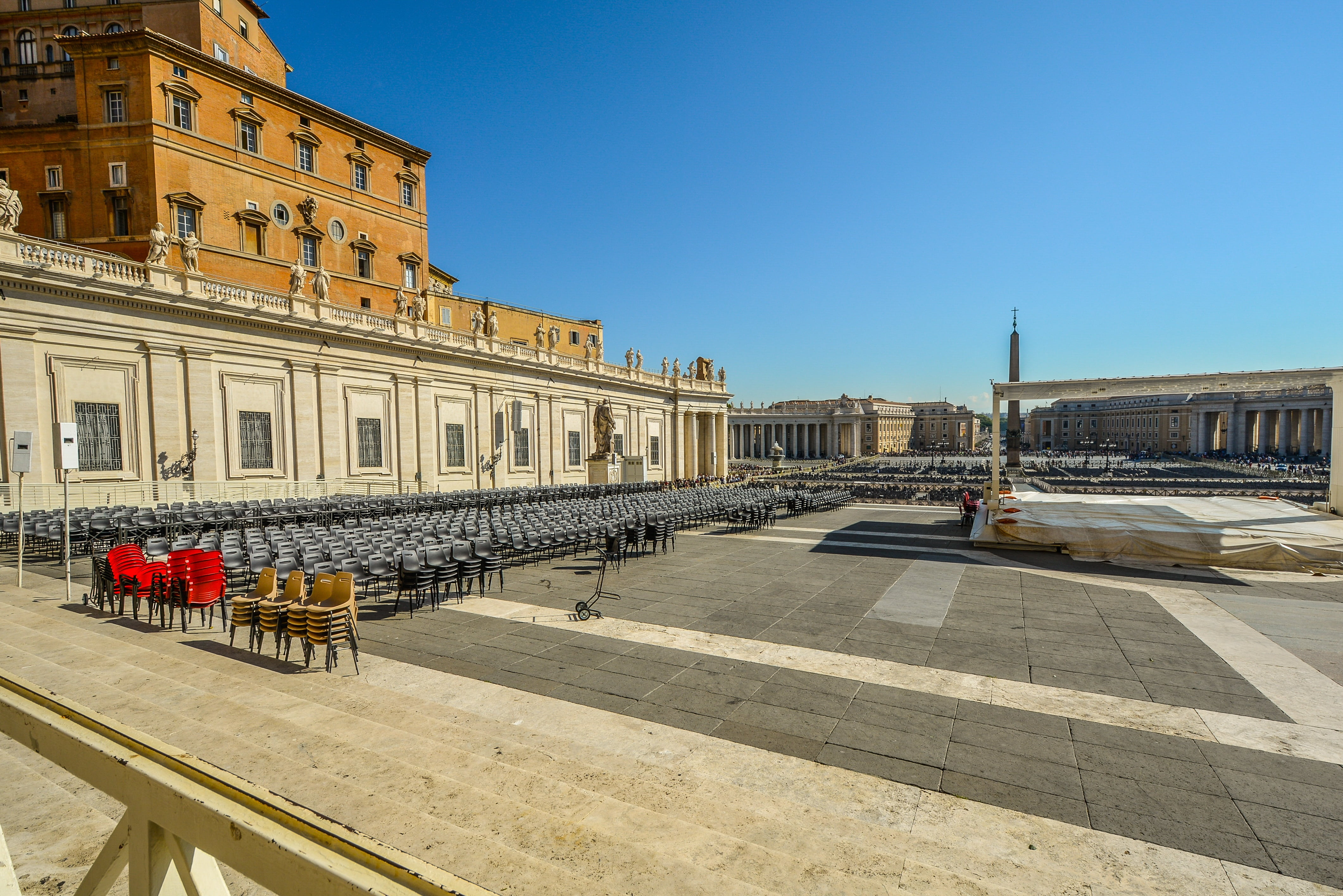 italy, monument, history, catholic, travel destinations, built structure, day, architecture, destination, center, peters, column, vatican, group of people, HD Wallpaper