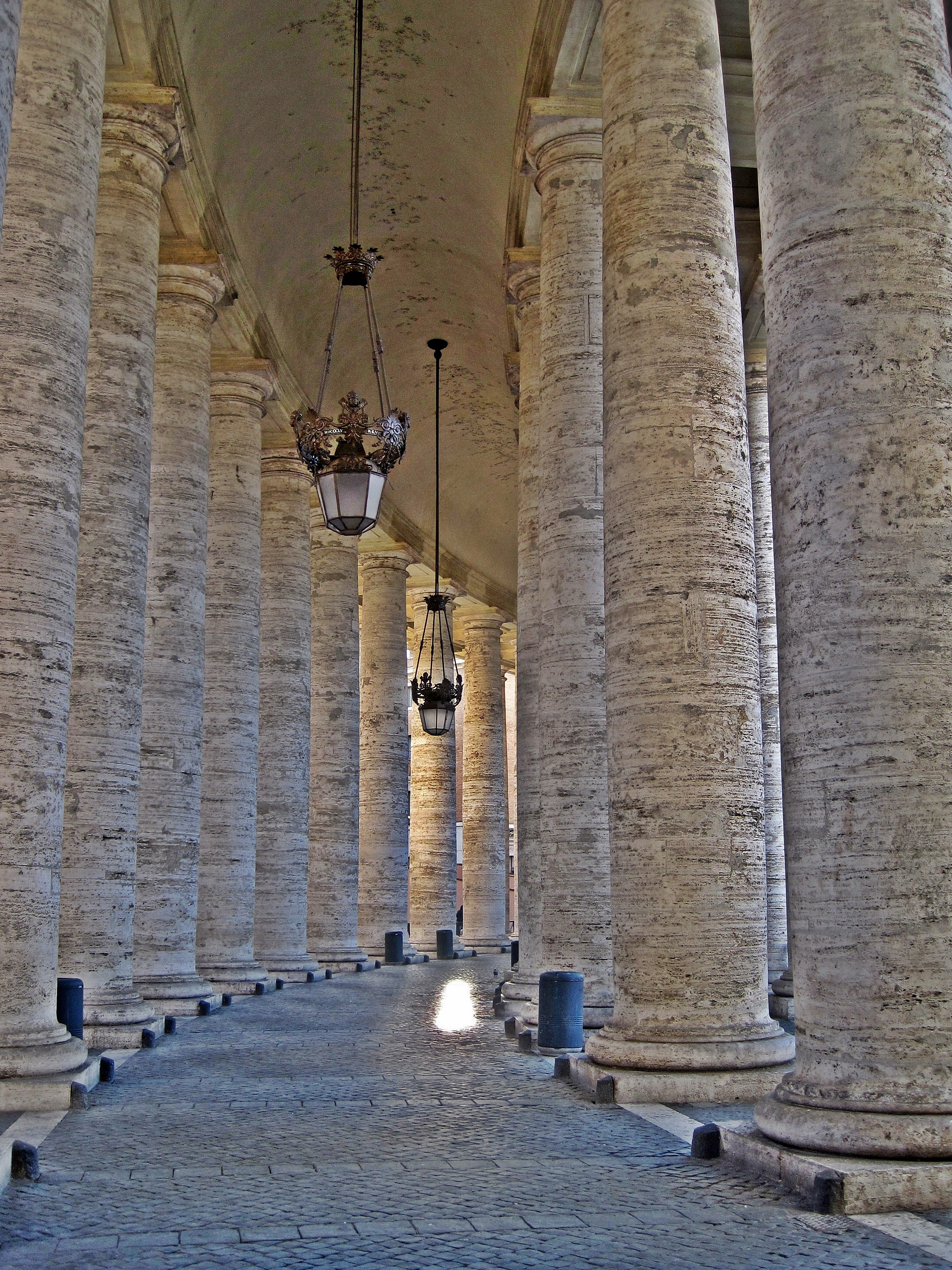 religion, outdoors, the past, ancient, walkway, old, history, 2K, built structure, italy, spirituality, lights, columns, ceiling, belief, building, architecture, Phone HD Wallpaper