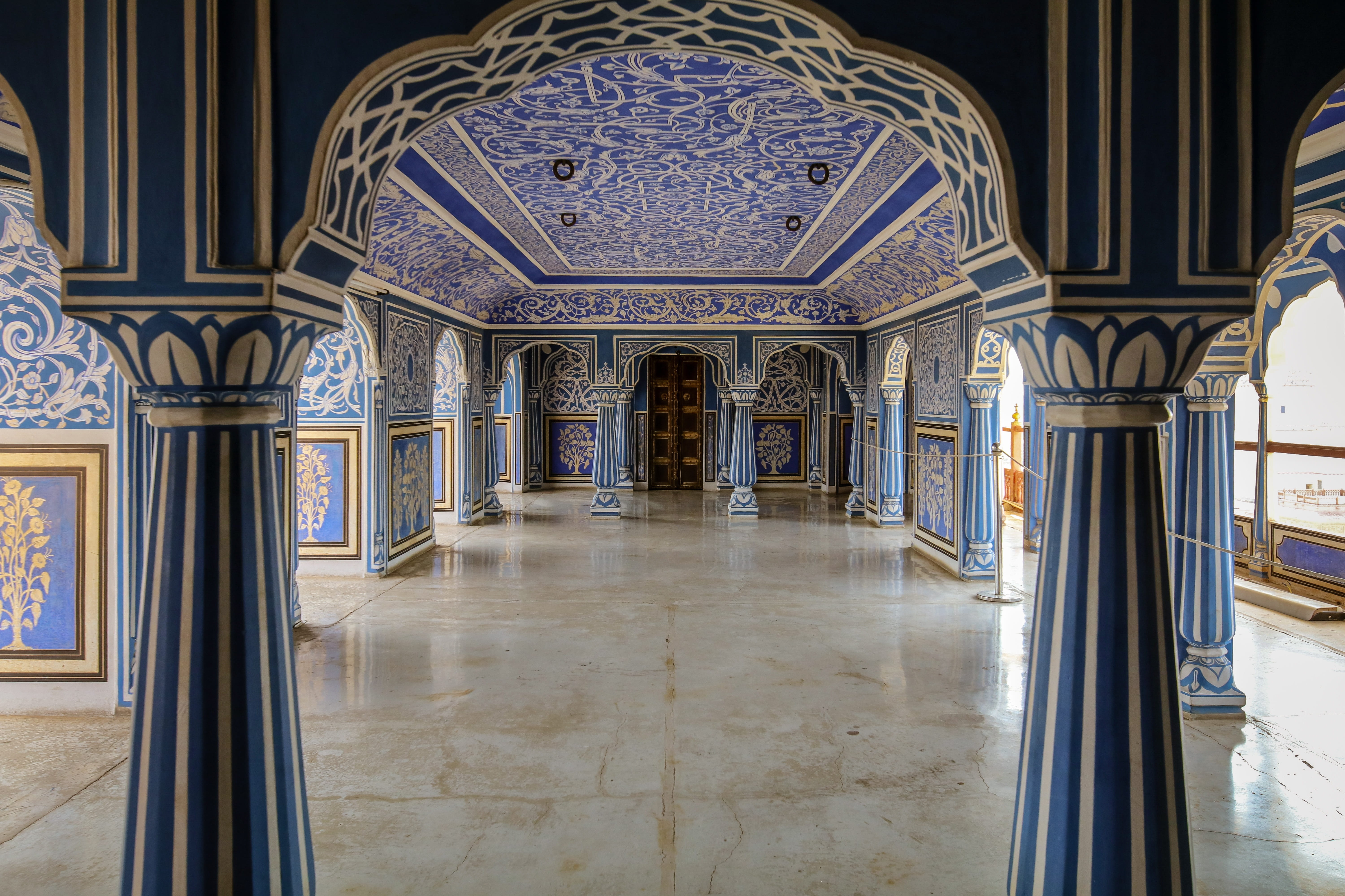 corridor, architectural column, day, flooring, architecture, arcade, the past, india, palace, arch, place of worship, pattern, building, indoors, 5K, jaipur, HD Wallpaper