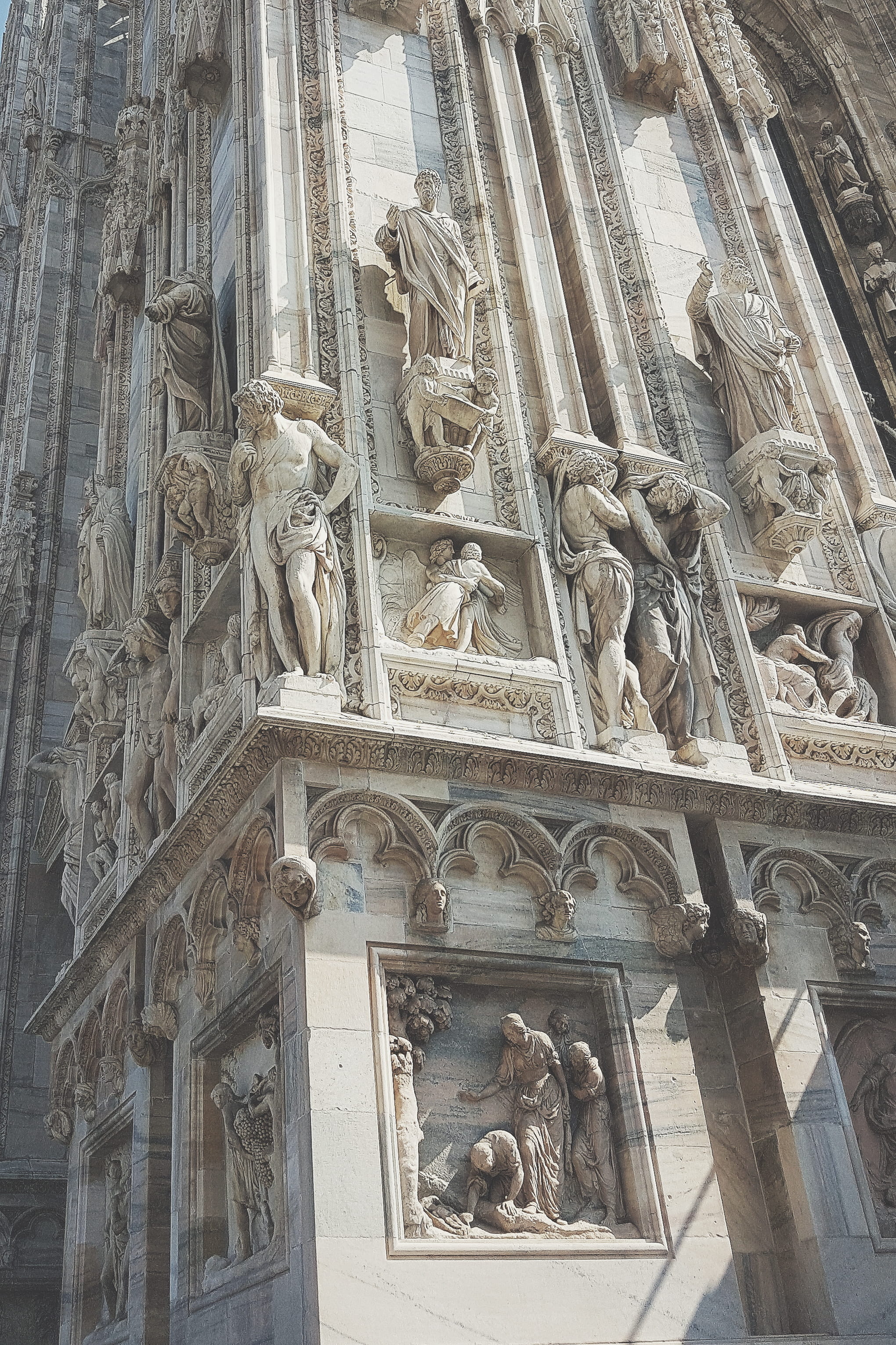 carving - craft product, carving, no people, craft, bas relief, the past, ornate, male likeness, cathedral, creativity, built structure, religion, building exterior, Phone HD Wallpaper