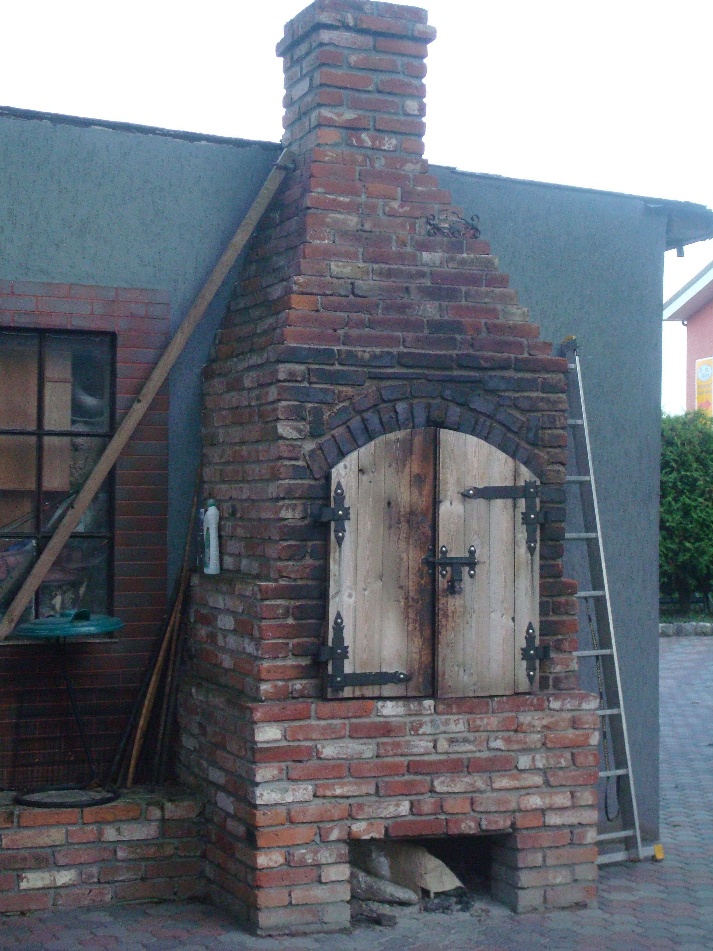 building exterior, Fish, Seaside, sky, Sea, low angle view, Smokehouse, house, door, closed, window, built structure, day, building, nature, old, brick wall, Phone HD Wallpaper