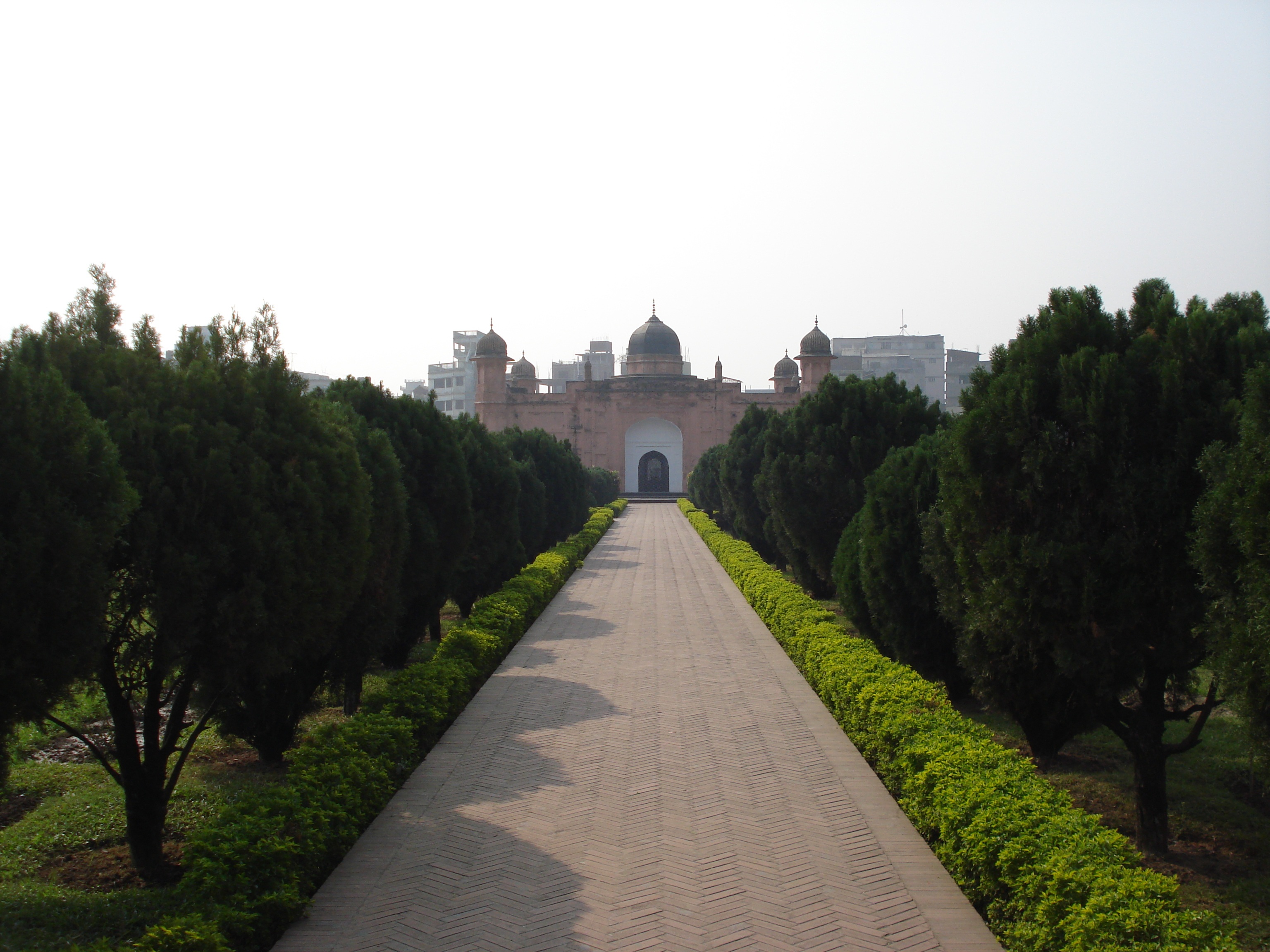 the way forward, green color, clear sky, 17th century mughal fort, footpath, sky, lalbagh fort, no people, nature, history, building, 2K, day, architecture, HD Wallpaper