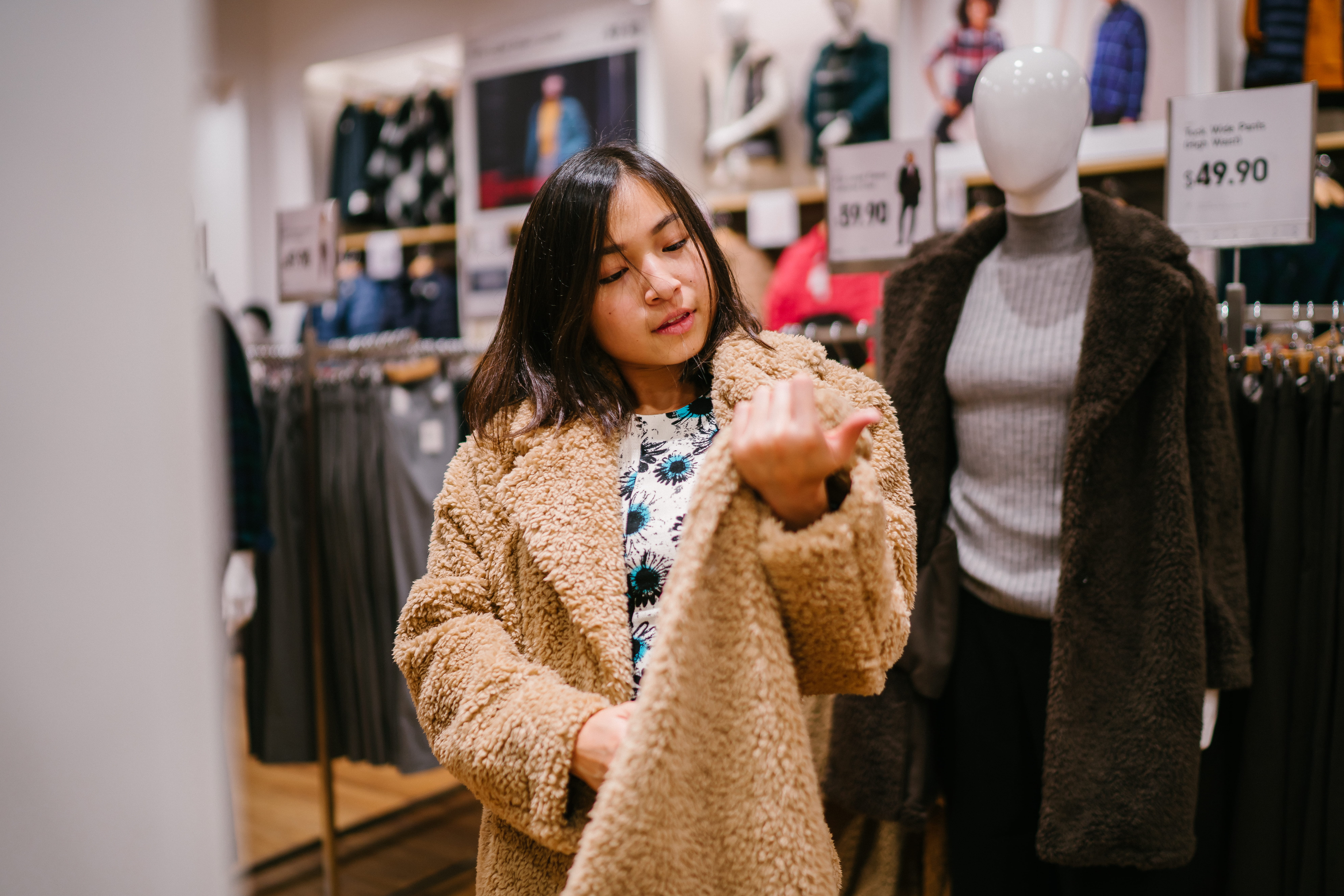 lifestyles, clothes, retail, women, boutique, warm clothing, outerwear, design, indoors, young adult, market, room, sale, female, near, commerce, mannequin, HD Wallpaper
