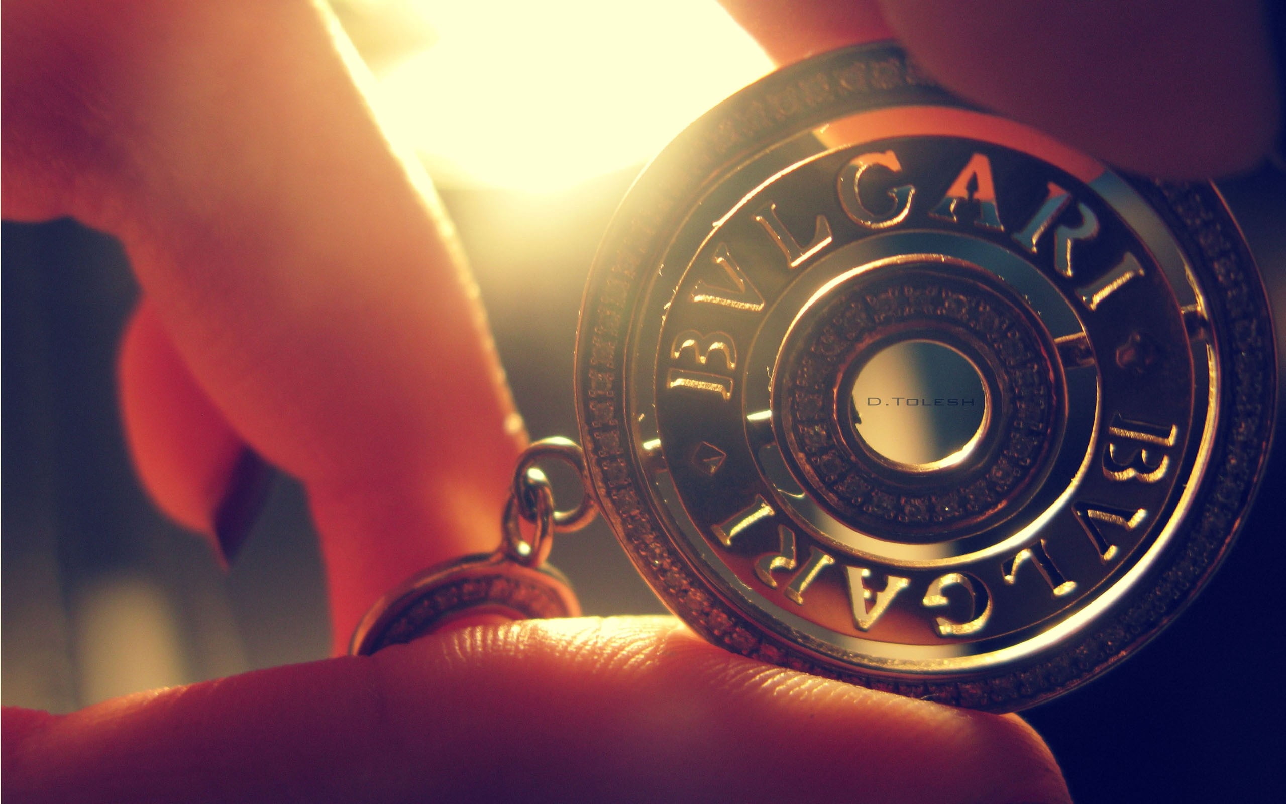 time, human limb, lifestyles, one person, sun, human body part, holding, close-up, adult, body part, real people, colored, men, watch, pendant, pins, bulgari, HD Wallpaper