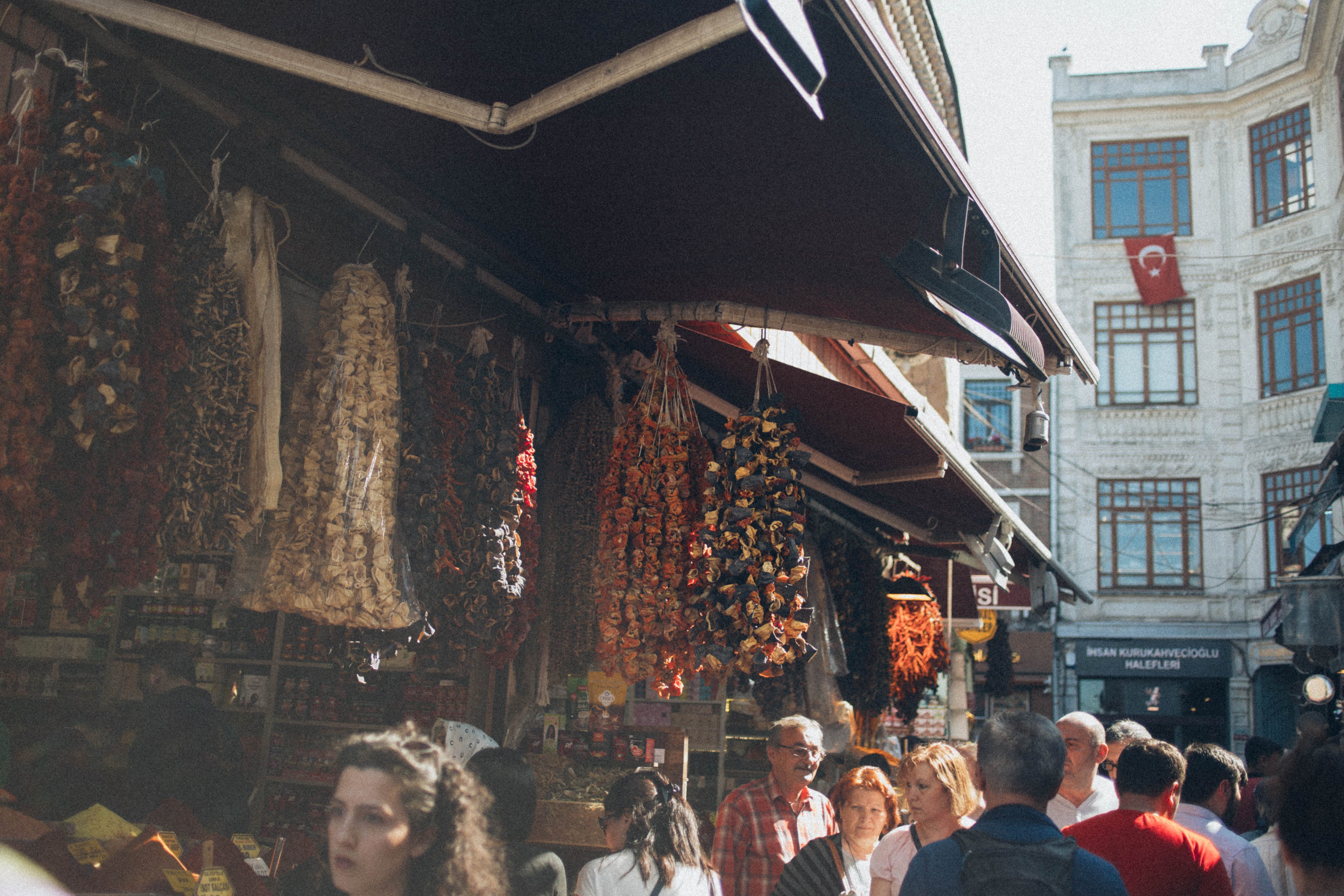 crowd, tourists, store, public, street, daylight, market, group of people, architecture, crowded, stores, wear, women, 5K, retail, real people, road, shopping, HD Wallpaper