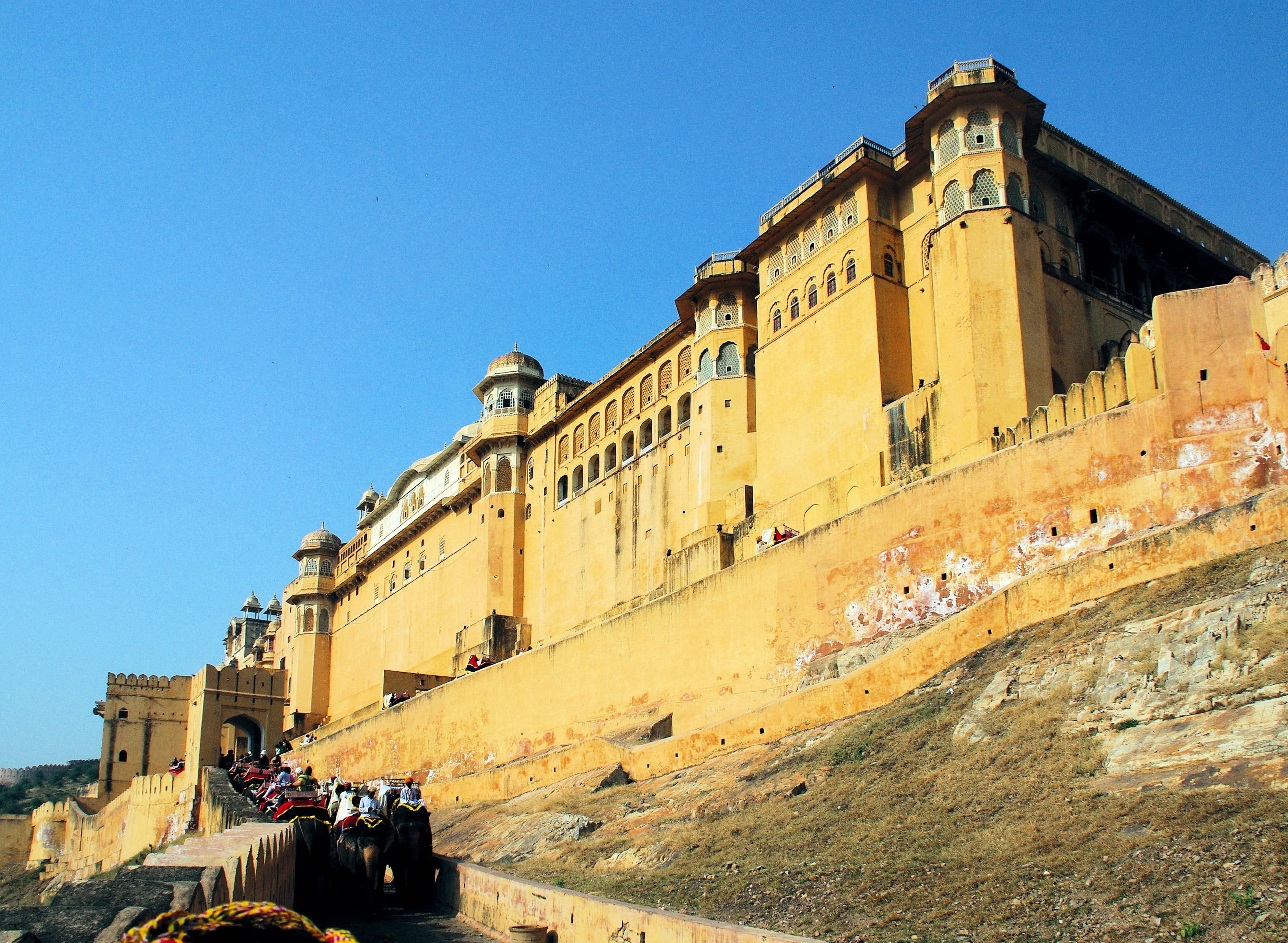 Maharajah, day, old, low angle view, ancient, Amber, building, clear sky, Fort, castle, architecture, India, travel, history, Palace, palace, sunlight, HD Wallpaper