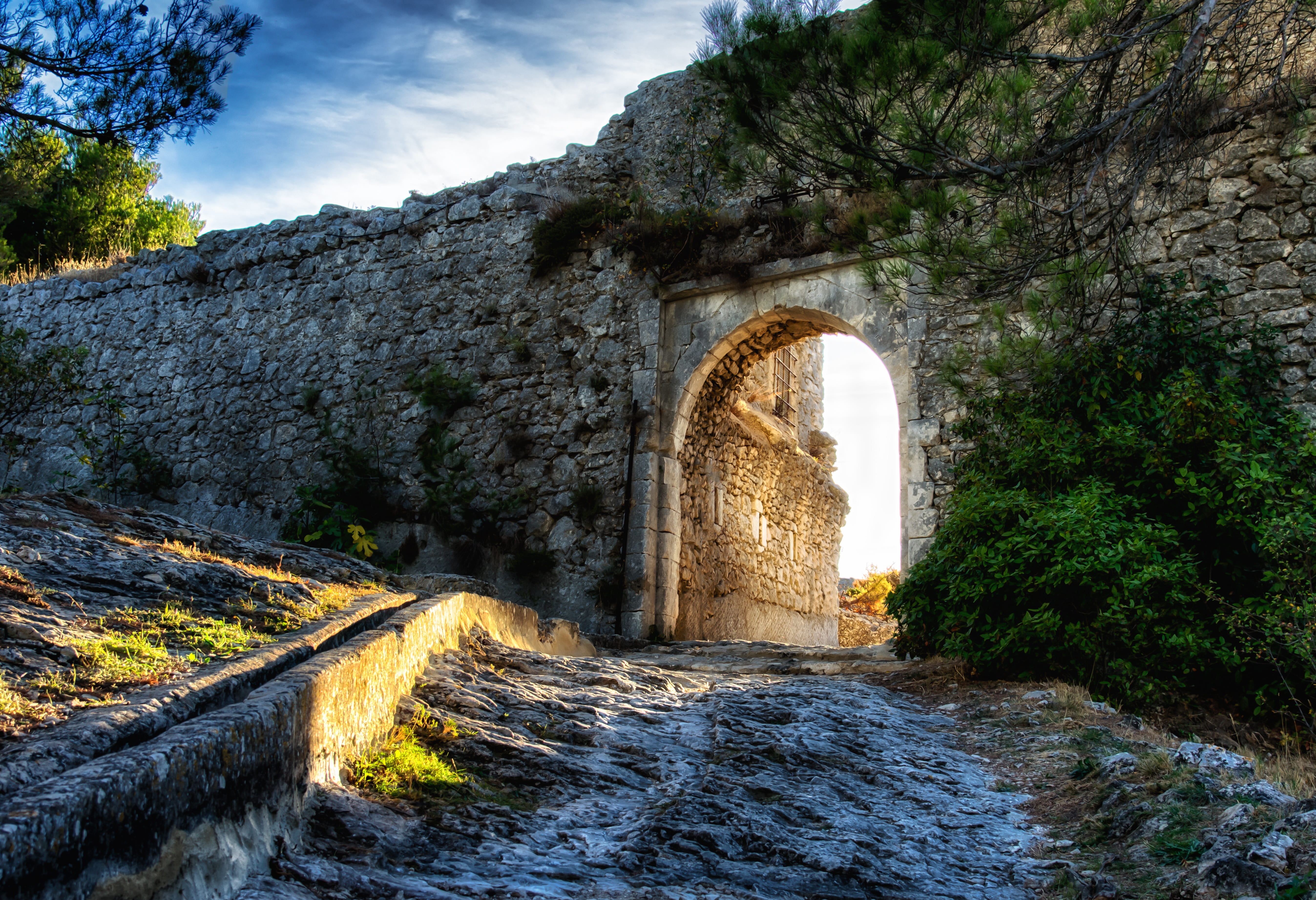 forward, arched, away, gate, history, 5K, steep, ancient civilization, ancient, tree, door, concrete, middle ages, architecture, light, travel destinations, HD Wallpaper