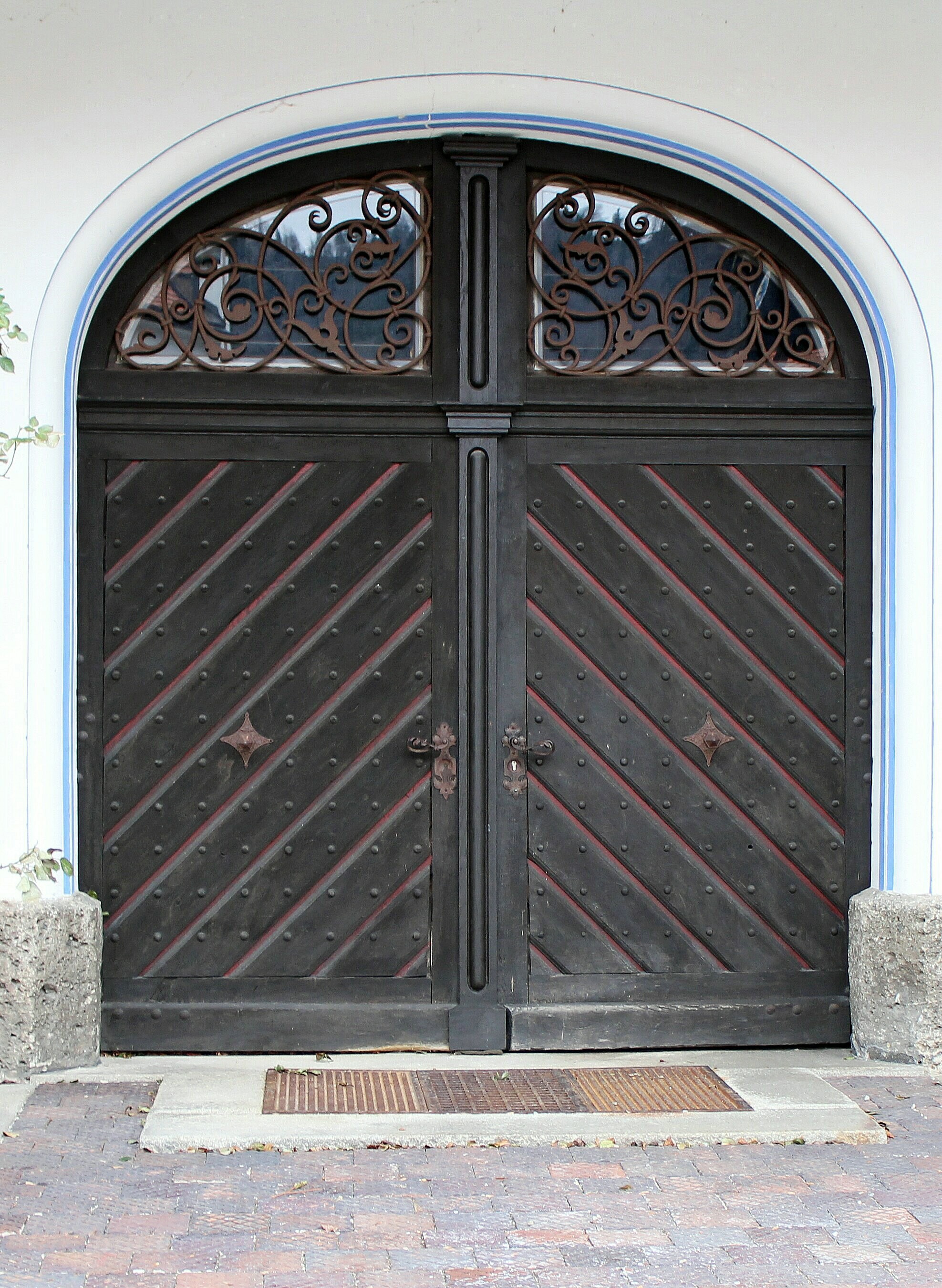building exterior, pattern, input, historically, architecture, built structure, security, ornate, no people, wood, wood doors, closed, safety, middle ages, Phone HD Wallpaper