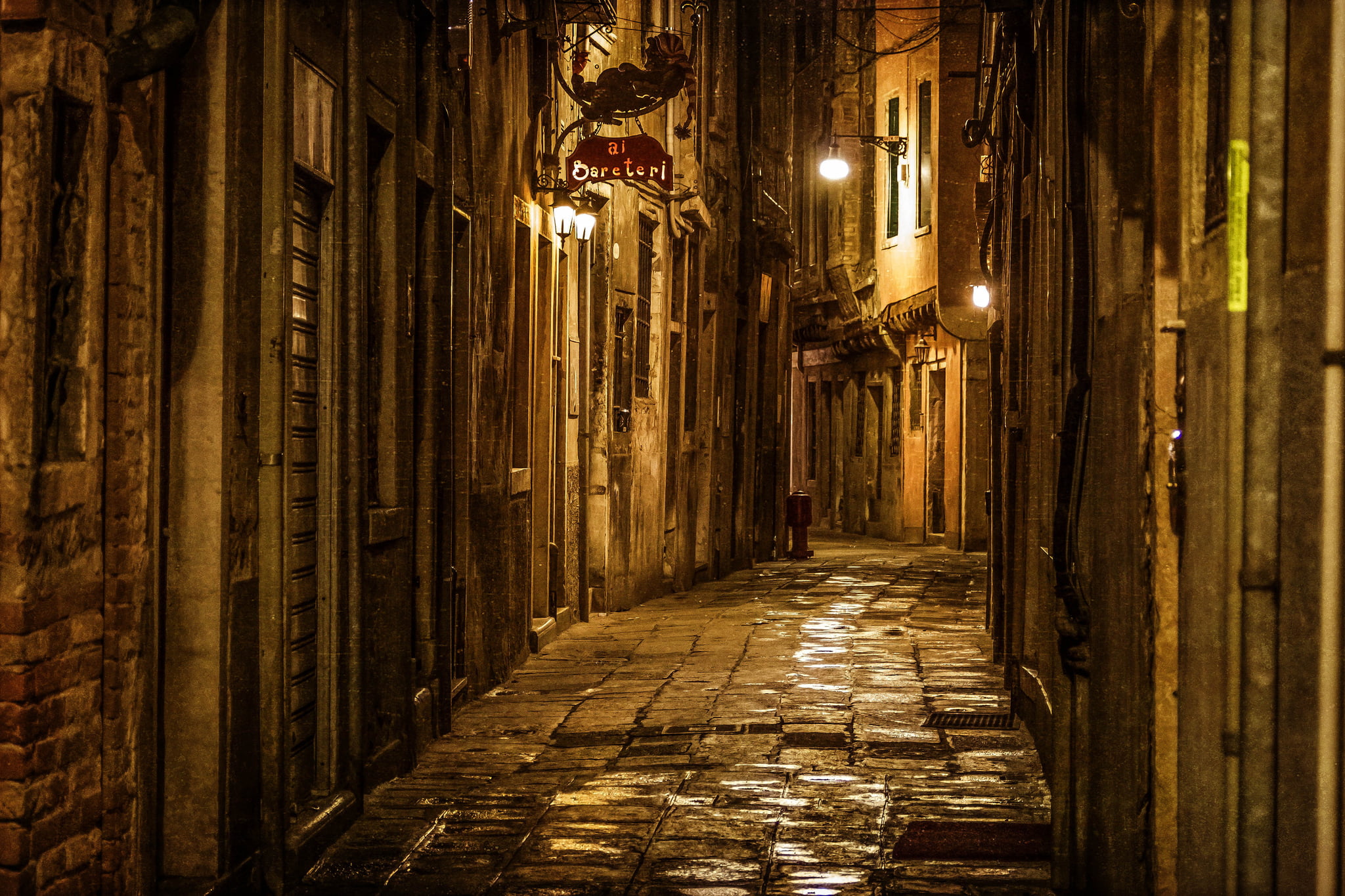 urban Scene, light, ancient, the city, stones, plate, corridor, building Exterior, Italy, lighting equipment, old, electric lamp, built Structure, street, HD Wallpaper