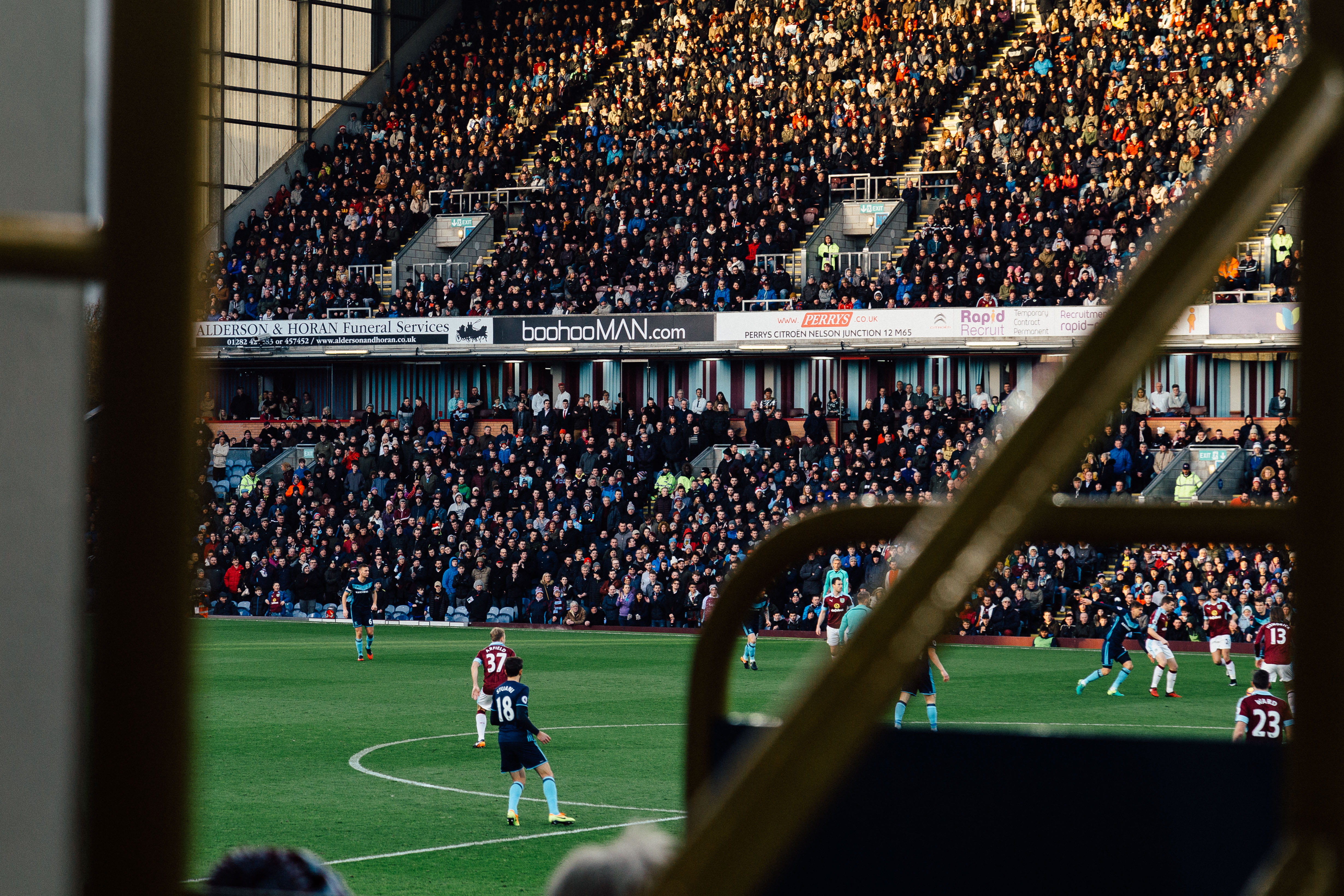 playing, game, men, competition, high angle view, daytime, match - sport, stadium, team sport, real people, sport, soccer field, focus on background, tv, HD Wallpaper