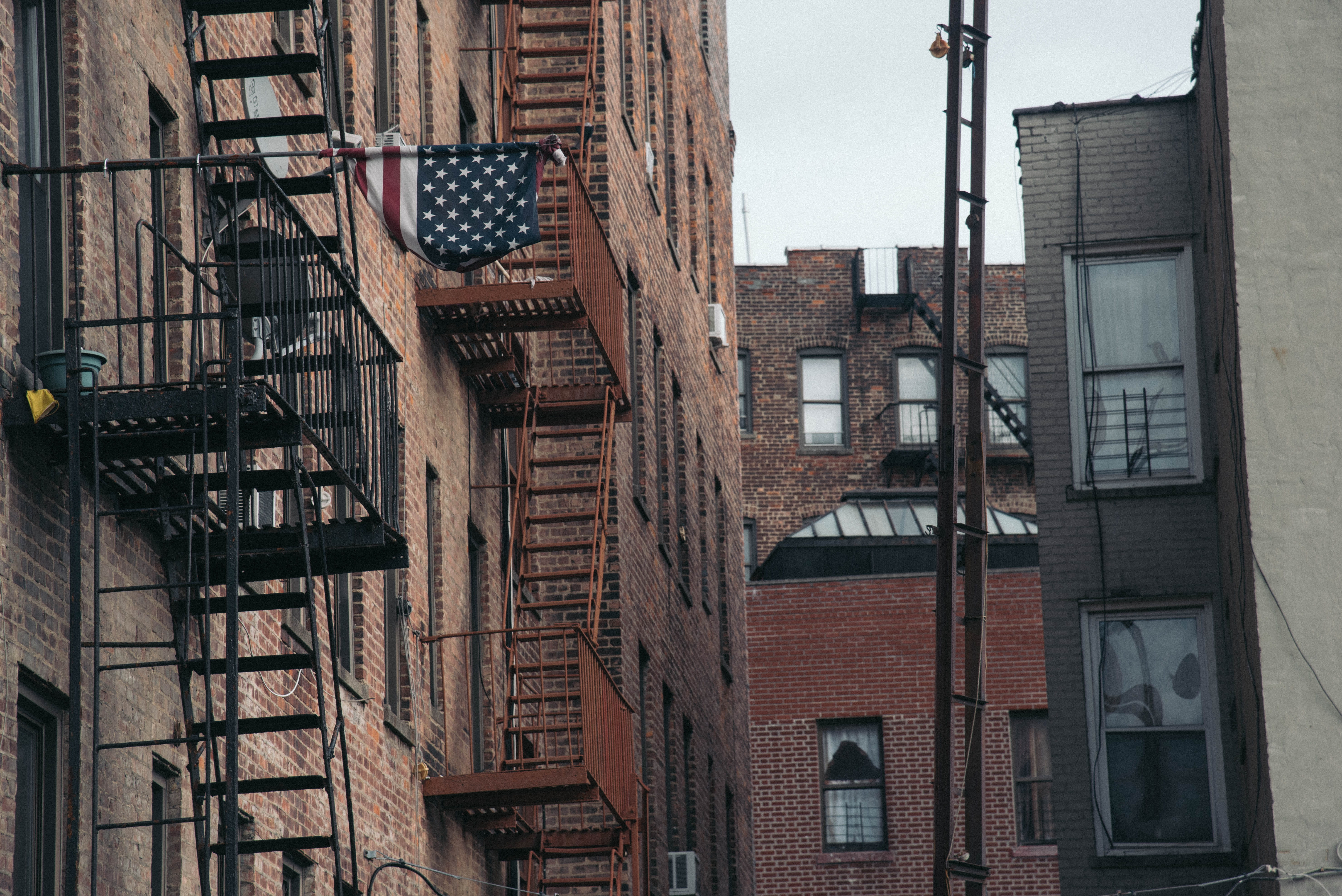 residential district, built structure, window, no people, location, staircase, lighting equipment, united states, city, american flag, building exterior, HD Wallpaper