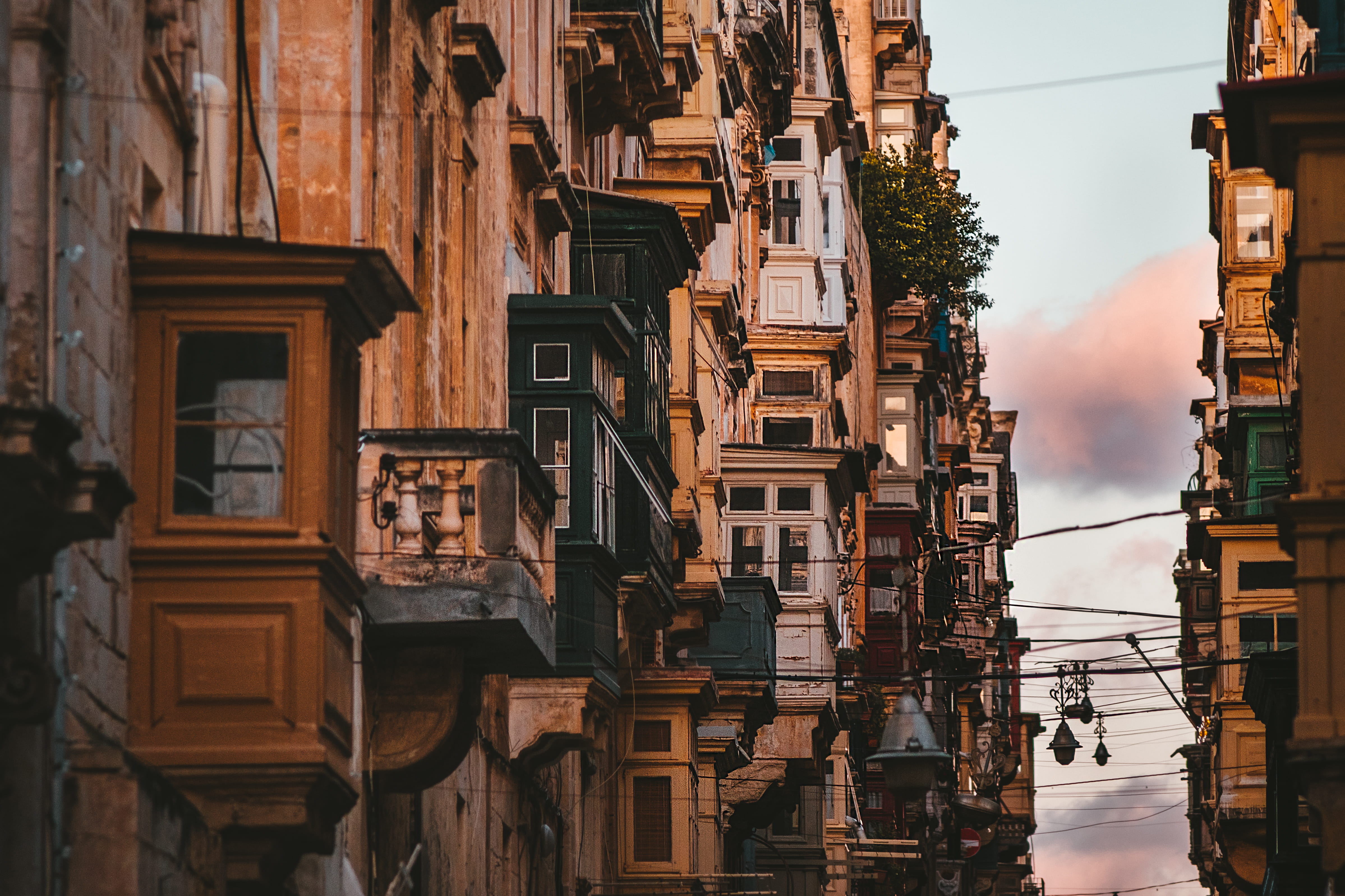 fire escape, street, balcony, buildings, valetta, apartment building, fujifilm x, metropolis, urban, no people, wood - material, built structure, day, architecture, HD Wallpaper