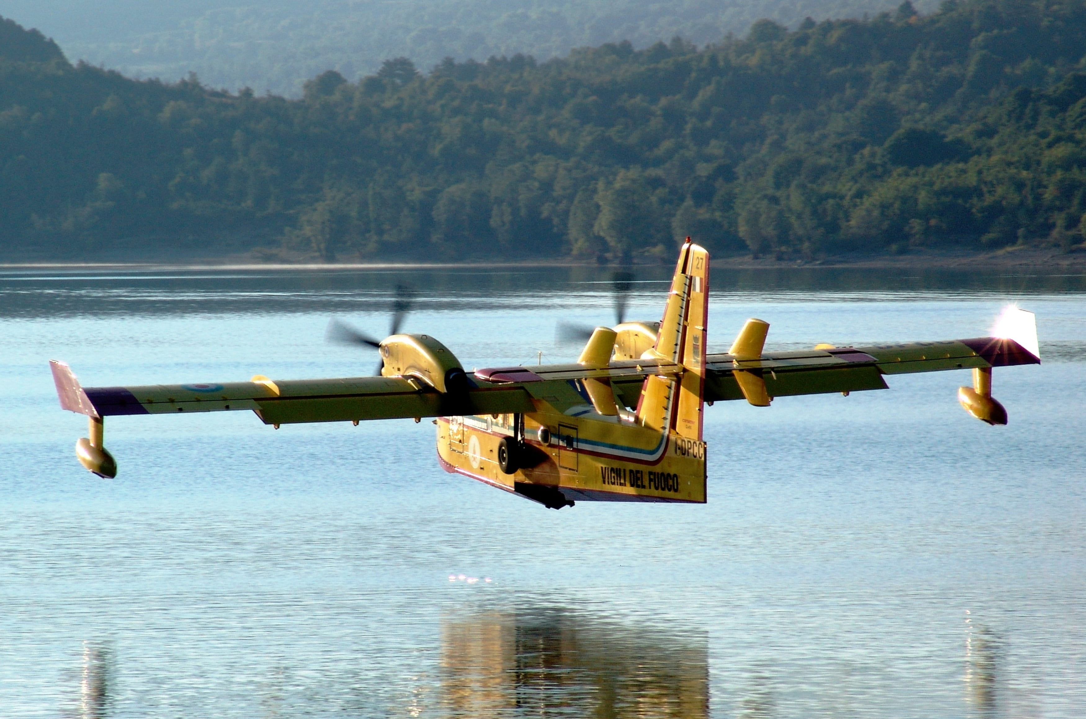 parconazionale, mode of transportation, beauty in nature, day, nature, lake, abruzzo, fire escape, transportation, ammarrare, swirl, air vehicle, canadair, HD Wallpaper