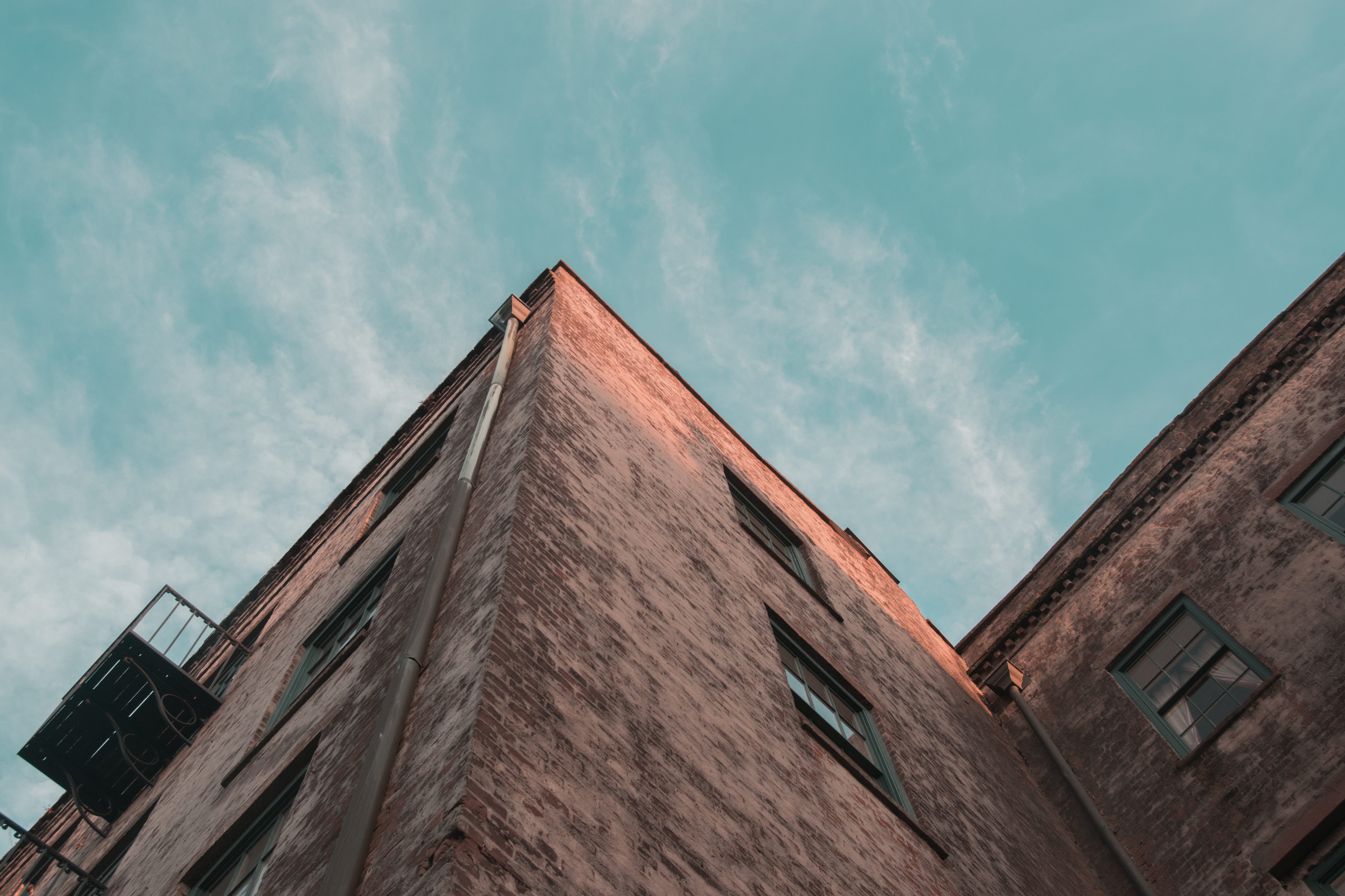 worm, low angle view, wall - building feature, sun, wall, fire escape, view, high, building, concrete, day, 5K, outdoors, roof, old, cloud - sky, curtain, HD Wallpaper