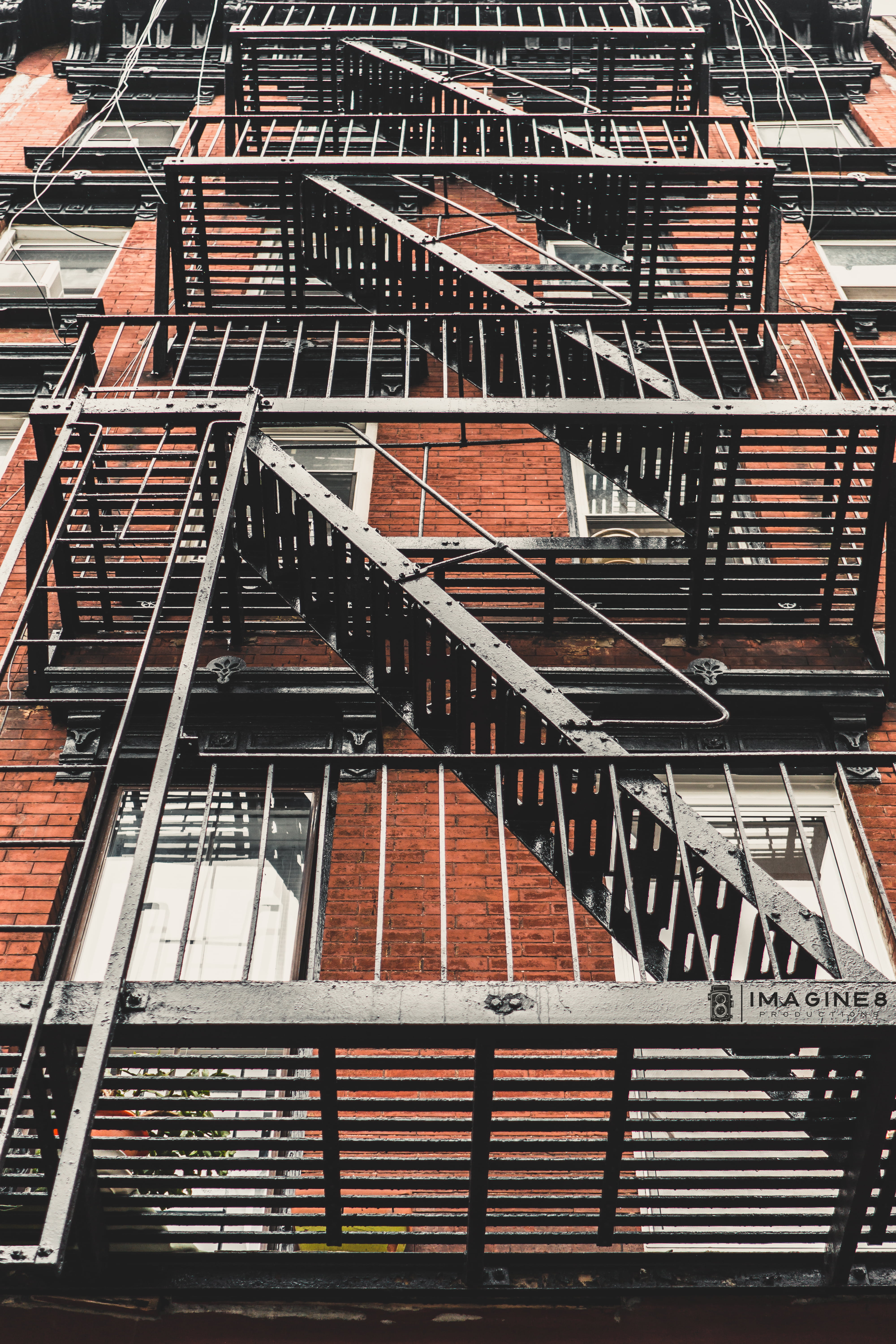 accidents and disasters, 5K, fire escape, low angle view, railing, apartments, apartment, steel, stairs, emergency exit, industry, windows, urban, built structure, Phone HD Wallpaper
