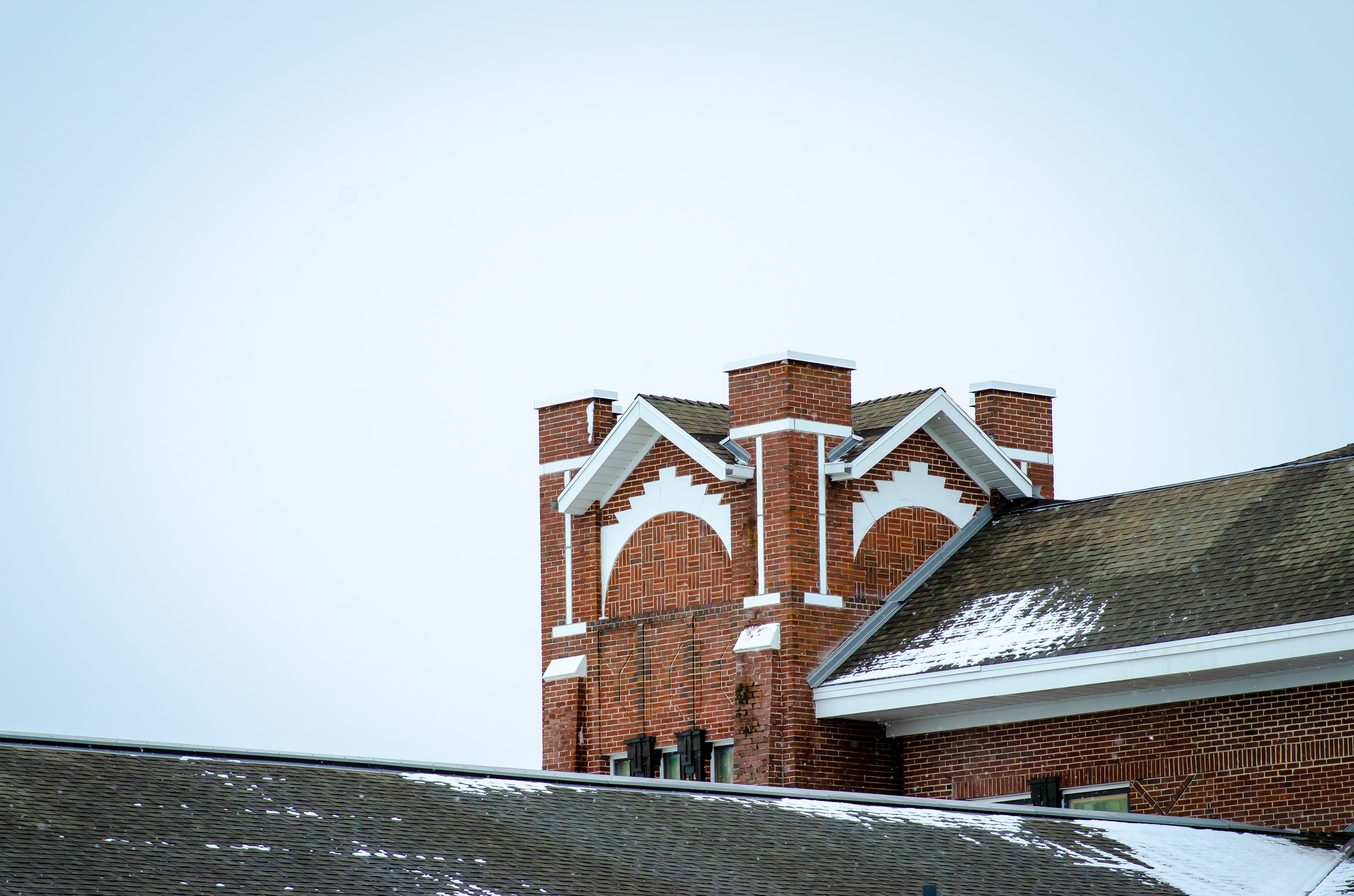 brick, back, low angle view, building exterior, snow, nature, copy space, united states, garland, sky, religion, built structure, wall - building feature, HD Wallpaper